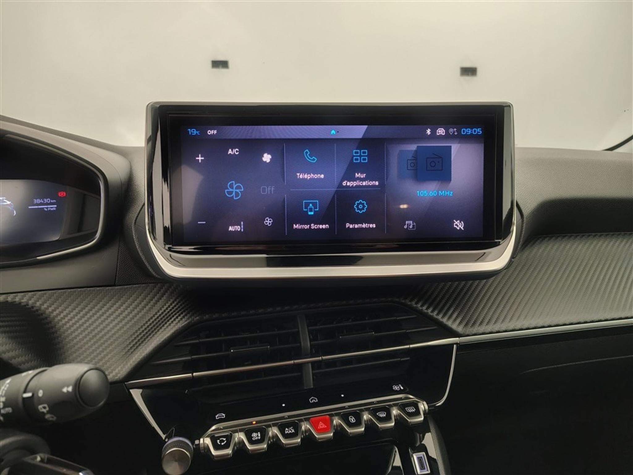 Peugeot 208 1.2 Hybrid 100cv e-DSC6 Allure CARPLAY / FULL LED / S-CUIR (2025) - Photo 11