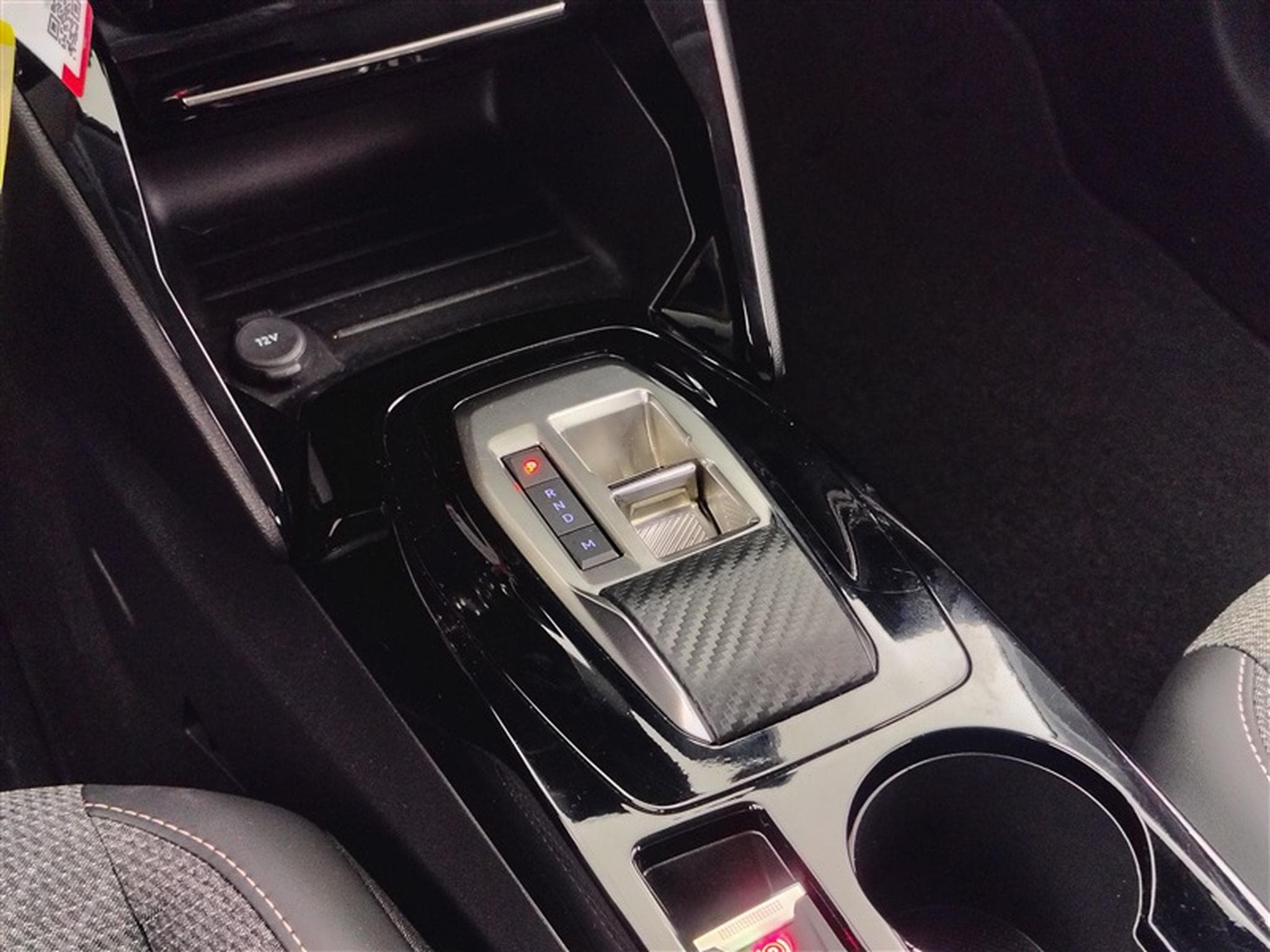 Peugeot 208 1.2 Hybrid 100cv e-DSC6 Allure CARPLAY / FULL LED / S-CUIR (2025) - Photo 12