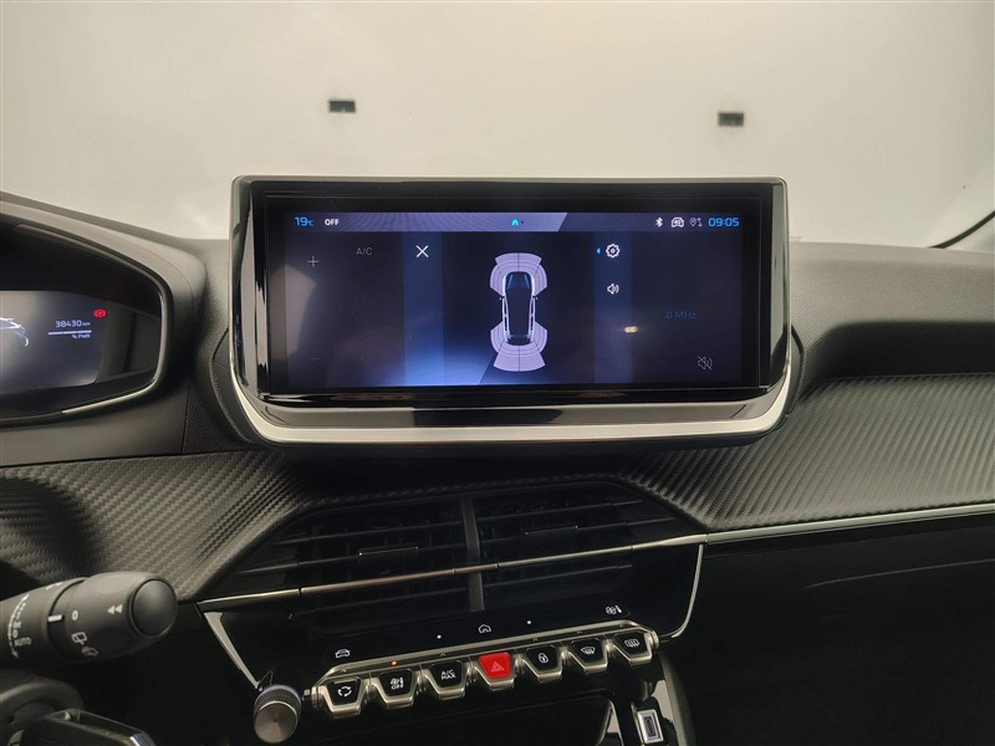 Peugeot 208 1.2 Hybrid 100cv e-DSC6 Allure CARPLAY / FULL LED / S-CUIR (2025) - Photo 17