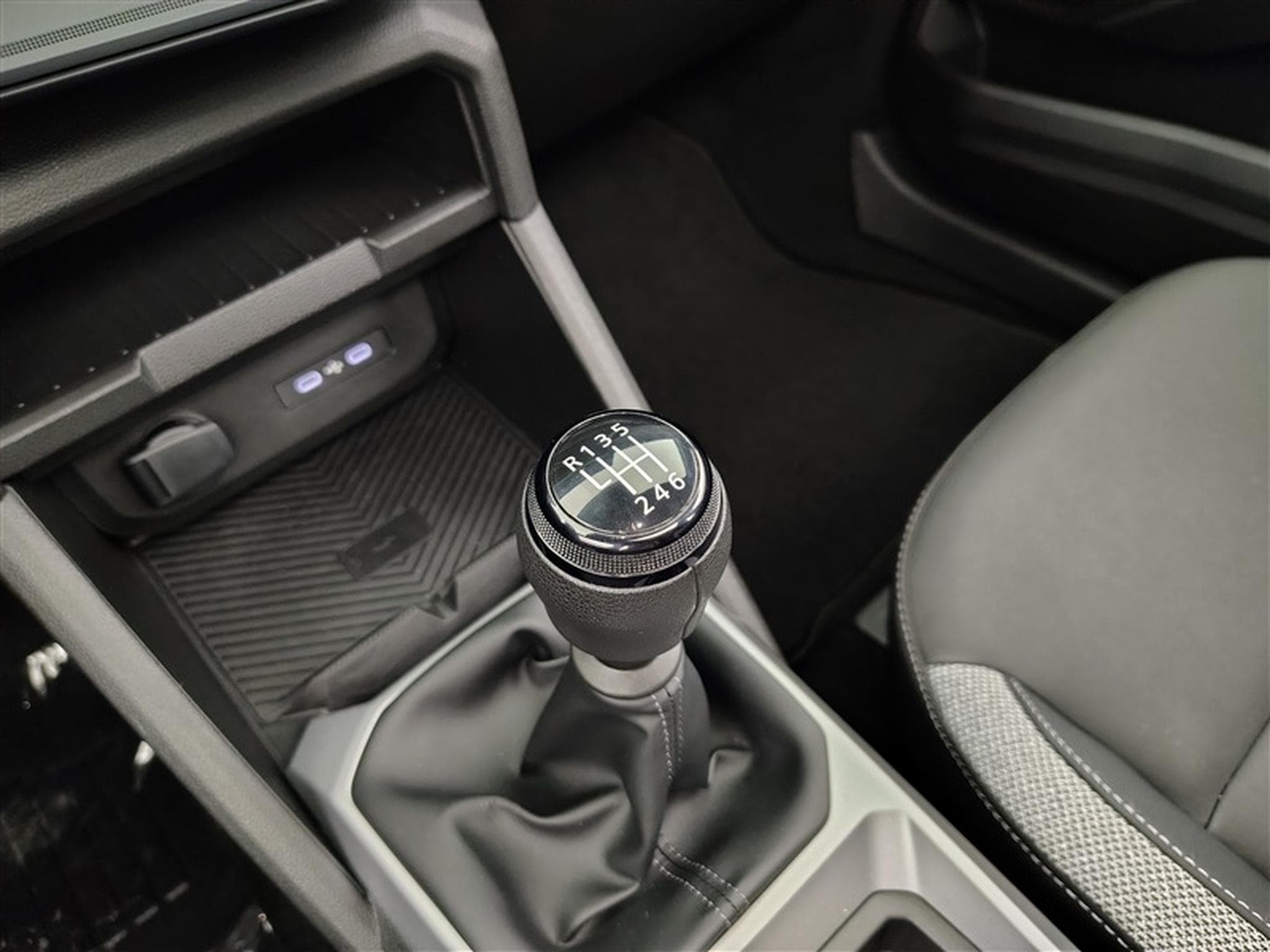 Dacia Bigster 1.2 Mild hybrid-G Journey *NAVI/T.PANO/CAM/FULL LED/PDC* (2025) - Photo 12