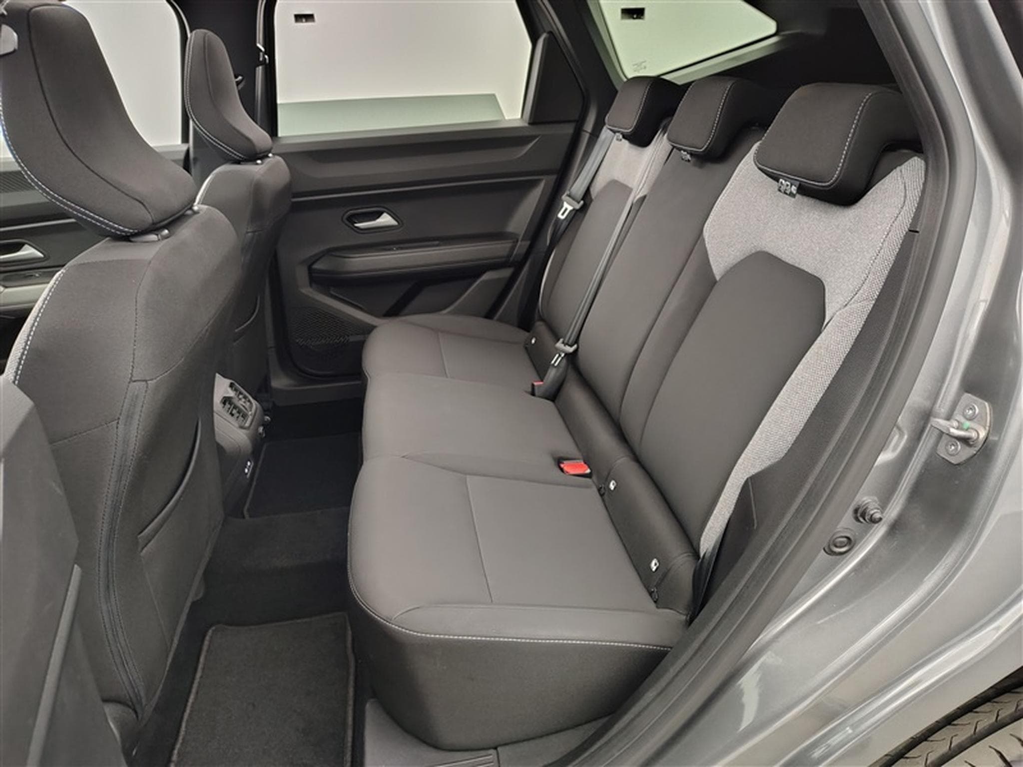 Dacia Bigster 1.2 Mild hybrid-G Journey *NAVI/T.PANO/CAM/FULL LED/PDC* (2025) - Photo 13