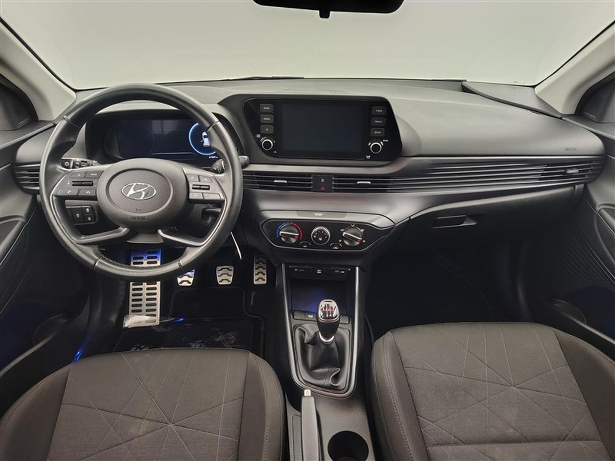 Hyundai Bayon 1.0 T-GDi Twist CAPLAY / CLIM (2024) - Photo 8