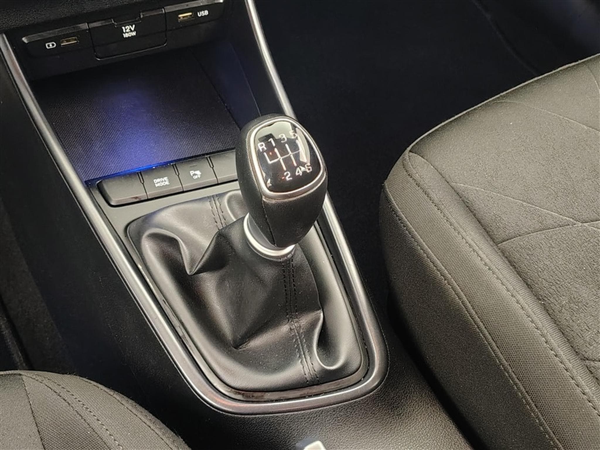 Hyundai Bayon 1.0 T-GDi Twist CAPLAY / CLIM (2024) - Photo 12