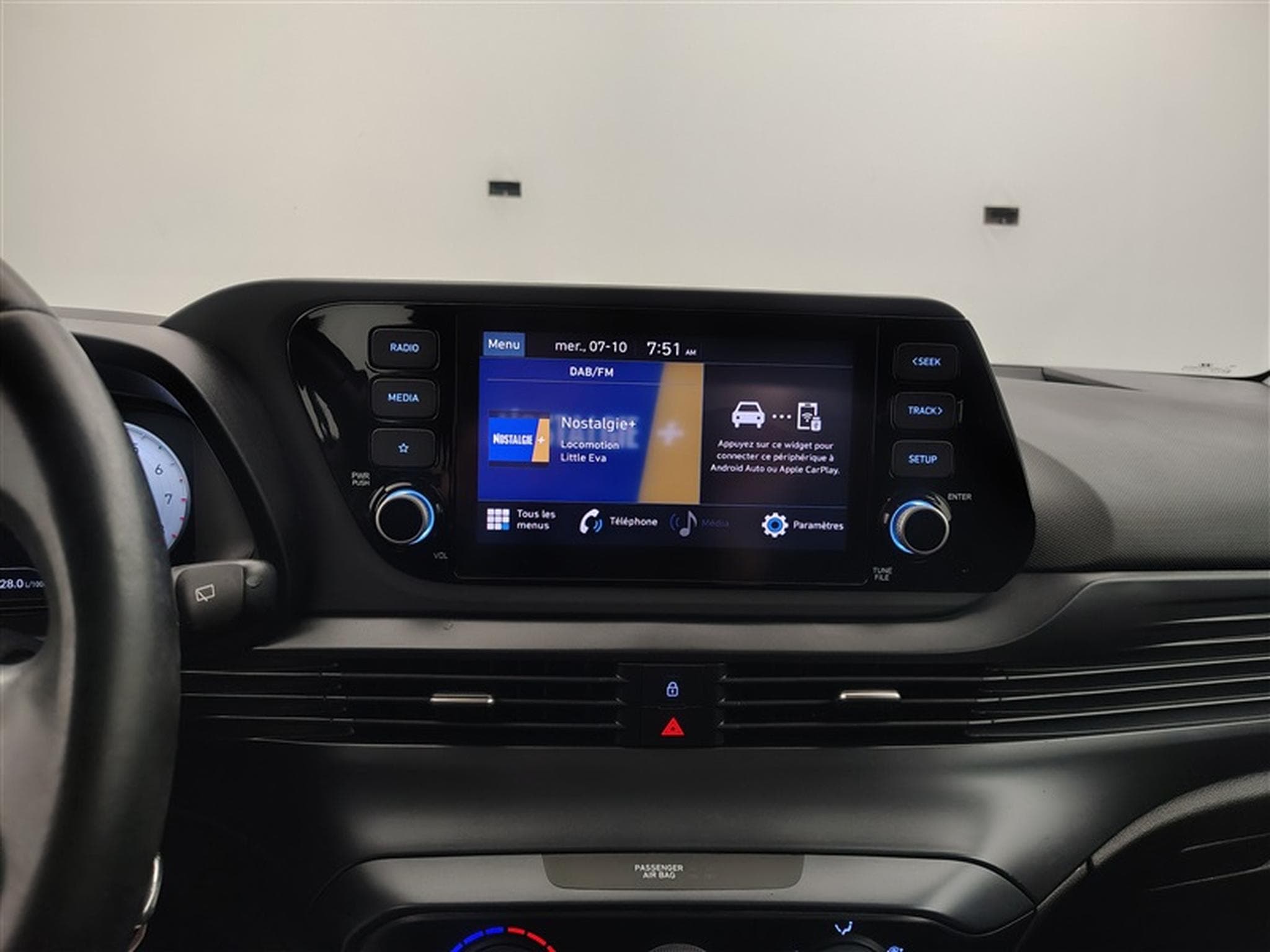 Hyundai Bayon 1.0 T-GDi Twist CAPLAY / CLIM (2024) - Photo 11