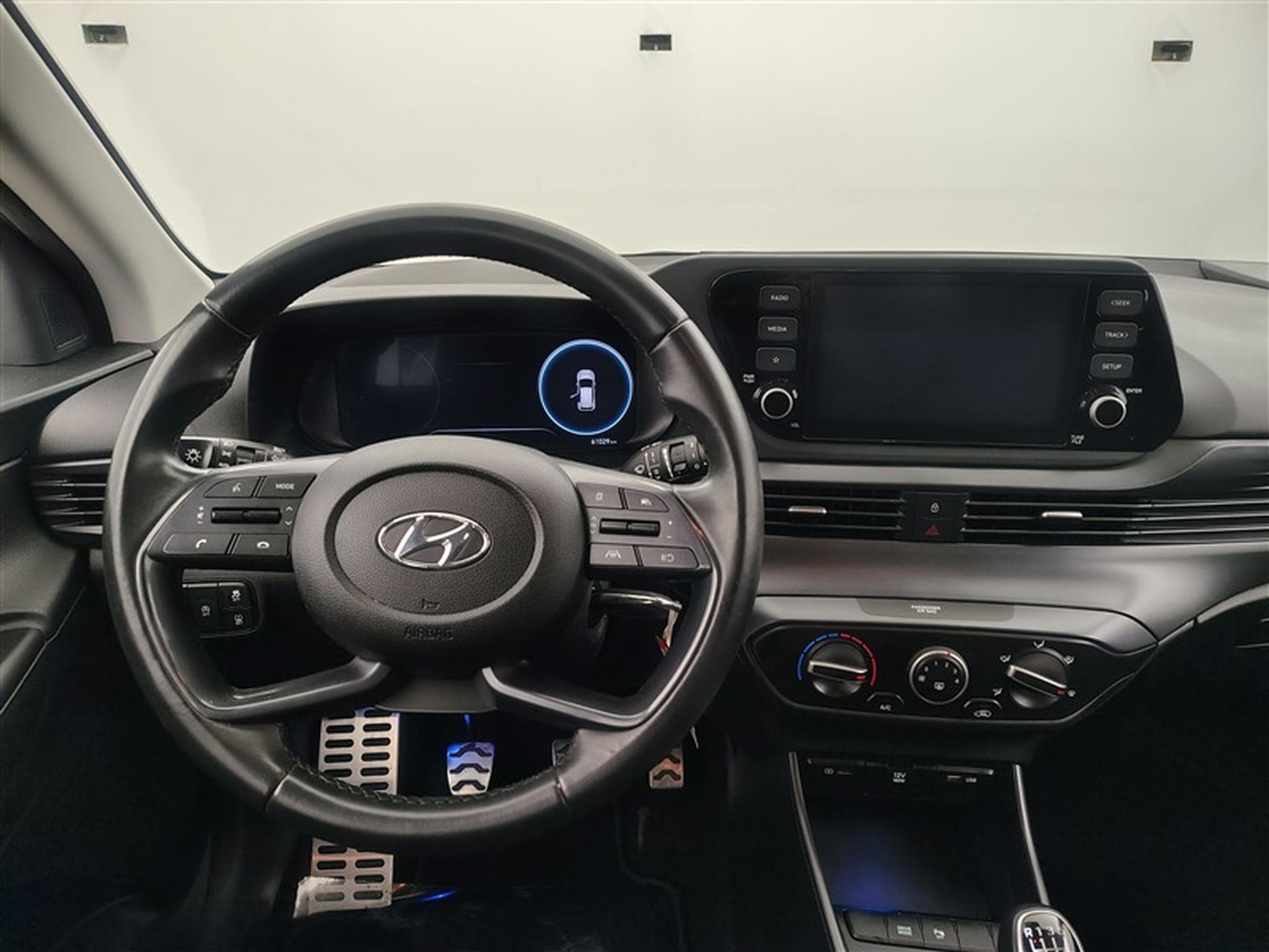 Hyundai Bayon 1.0 T-GDi Twist CAPLAY / CLIM (2024) - Photo 9