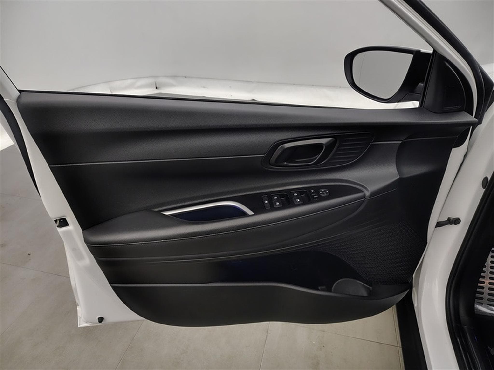 Hyundai Bayon 1.0 T-GDi Twist CAPLAY / CLIM (2024) - Photo 16