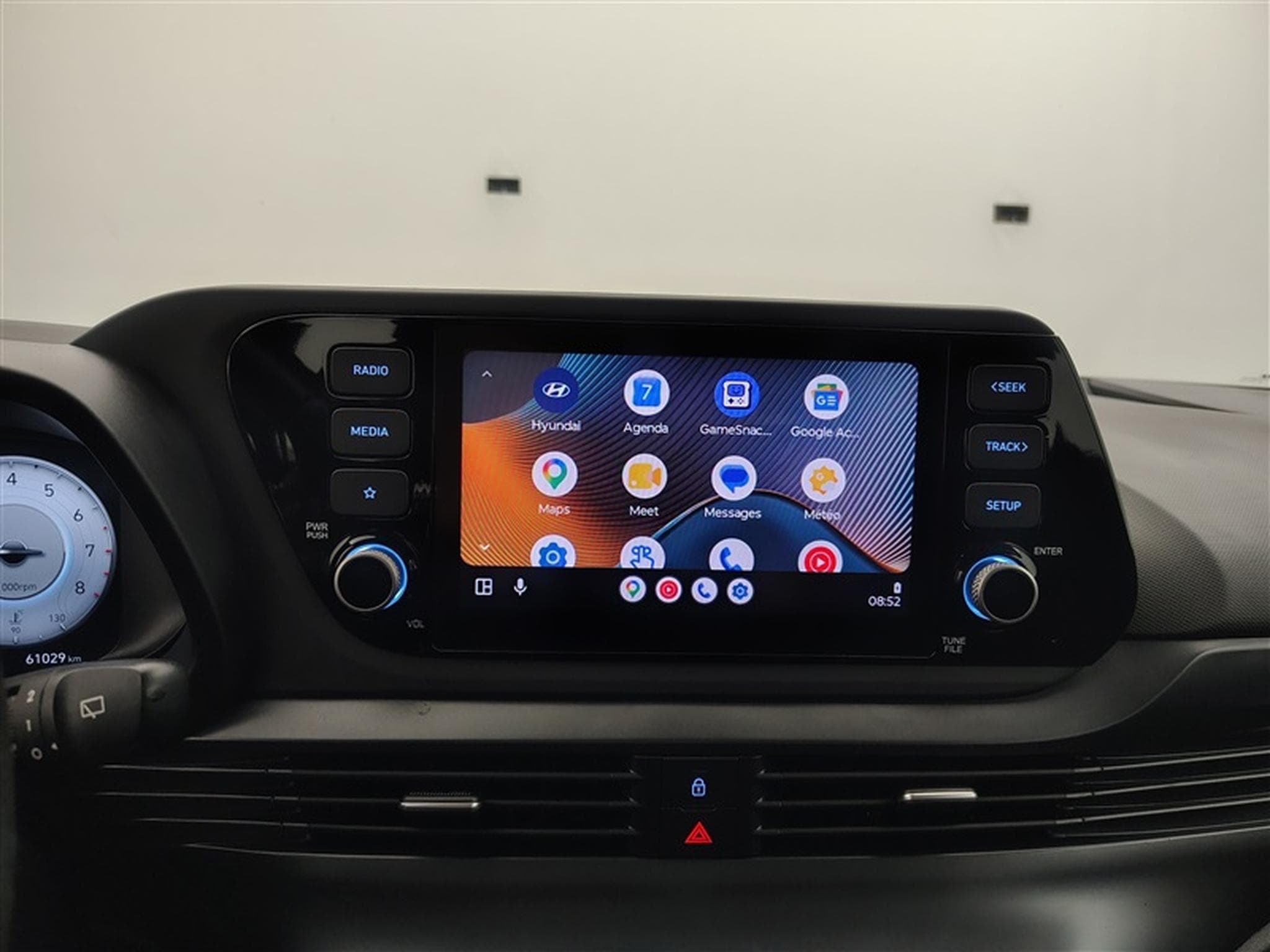 Hyundai Bayon 1.0 T-GDi Twist CAPLAY / CLIM (2024) - Photo 19