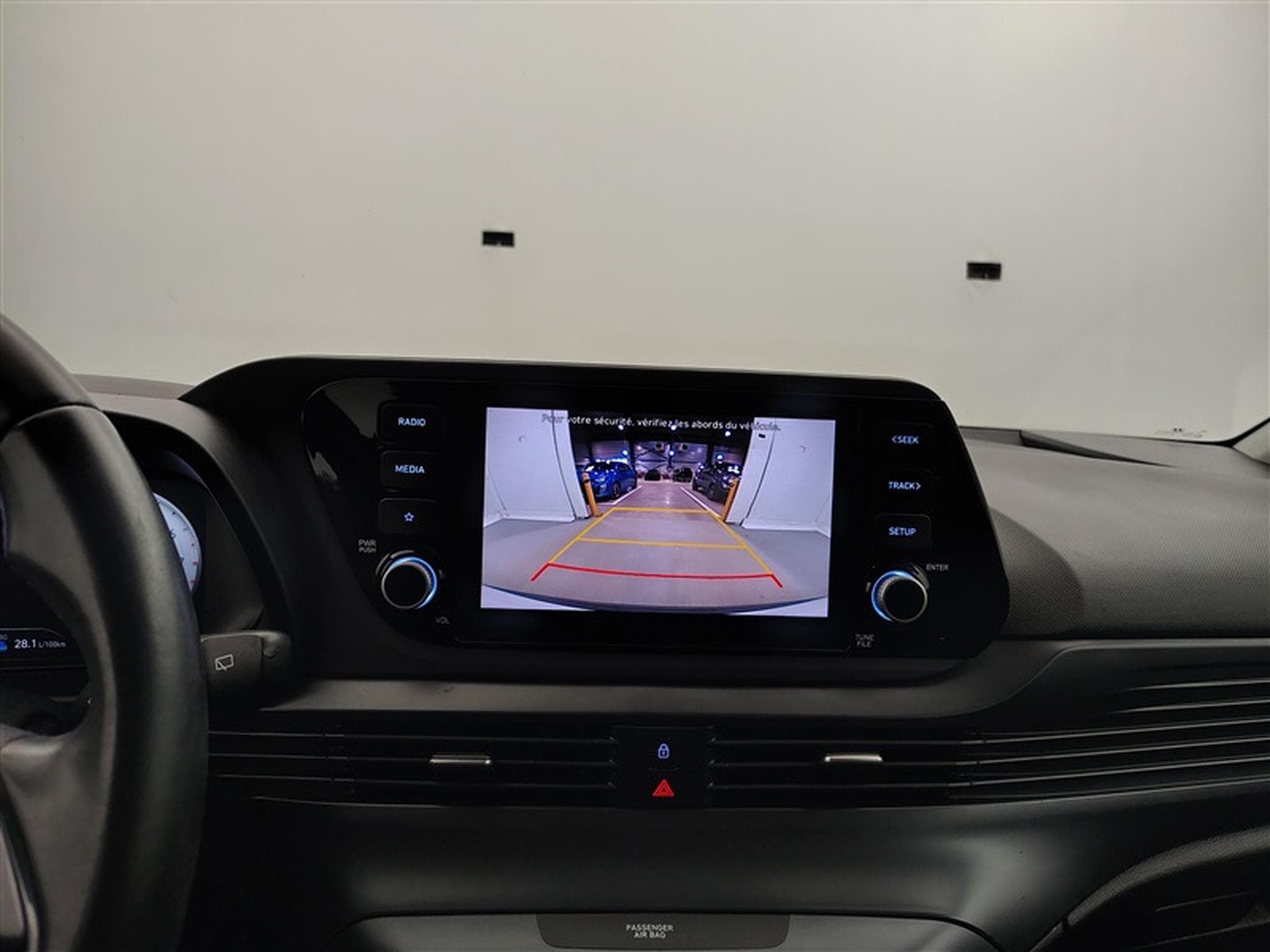 Hyundai Bayon 1.0 T-GDi Twist CAPLAY / CLIM (2024) - Photo 17
