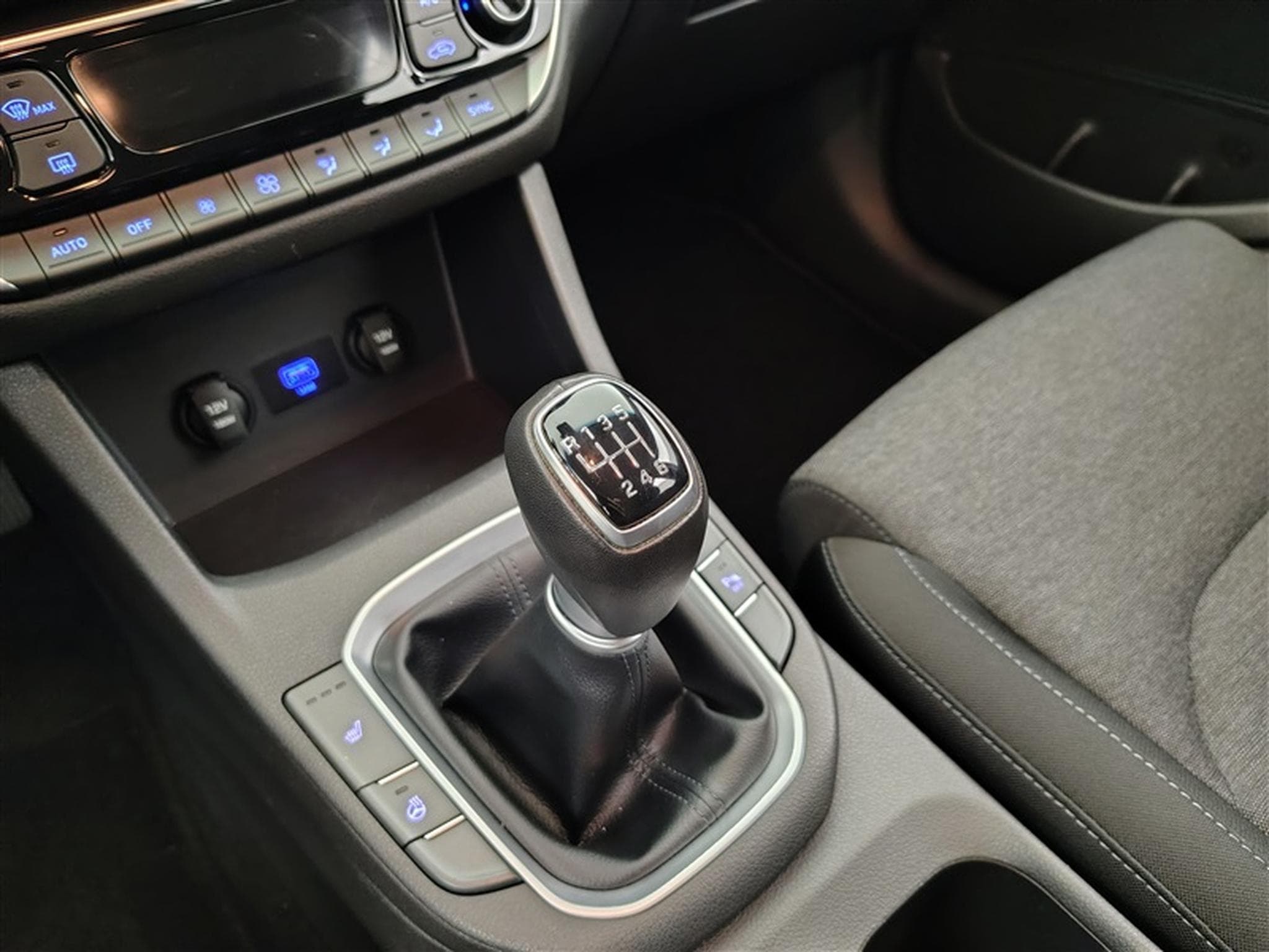 Hyundai i30 1.0 T-GDi 120cv Twist *CARPLAY / FULL LED / CAMERA / JA 16"* (2024) - Photo 12