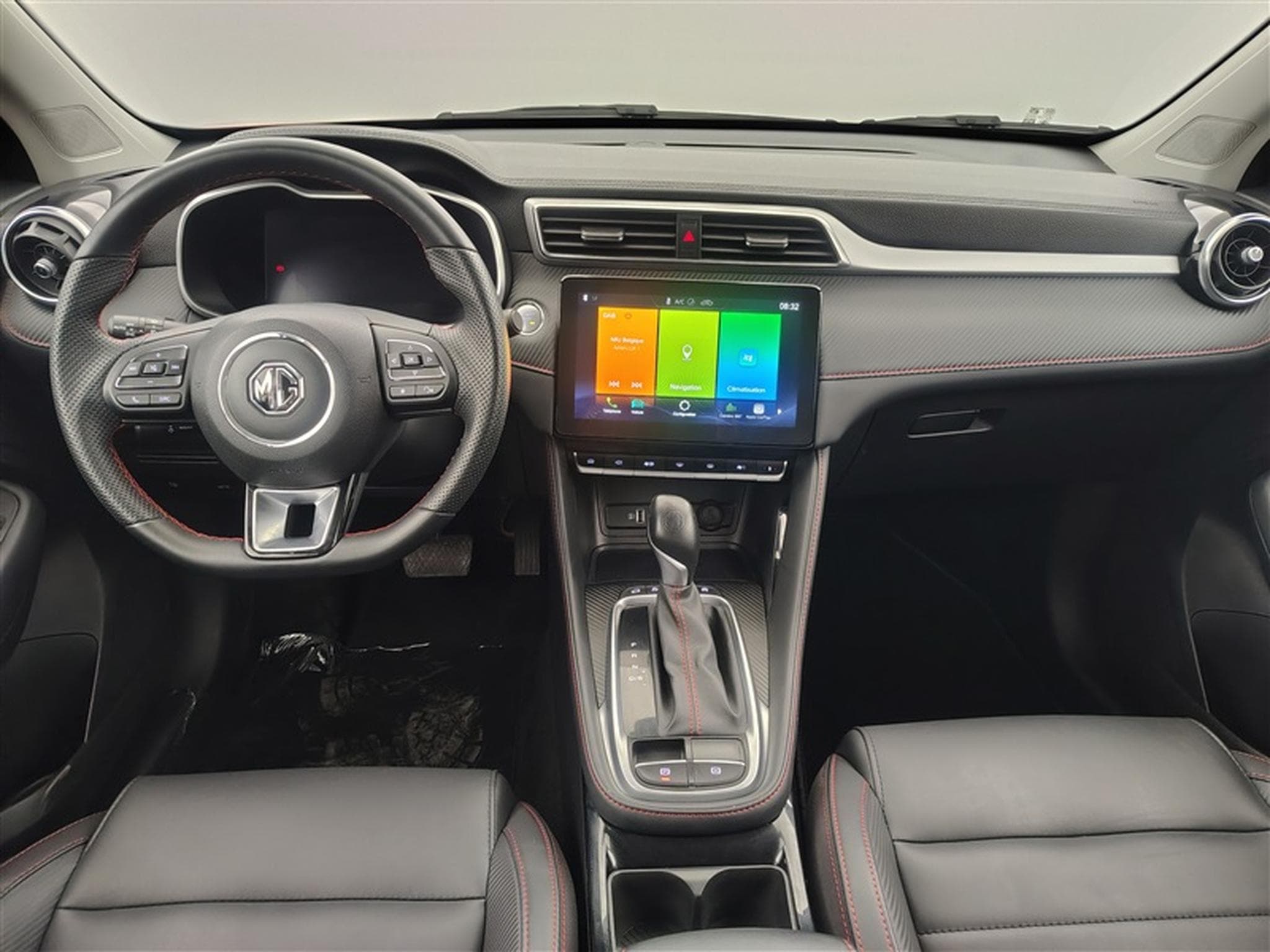 MG ZS 1.0 T-GDi Luxury AT (2024) - Photo 8