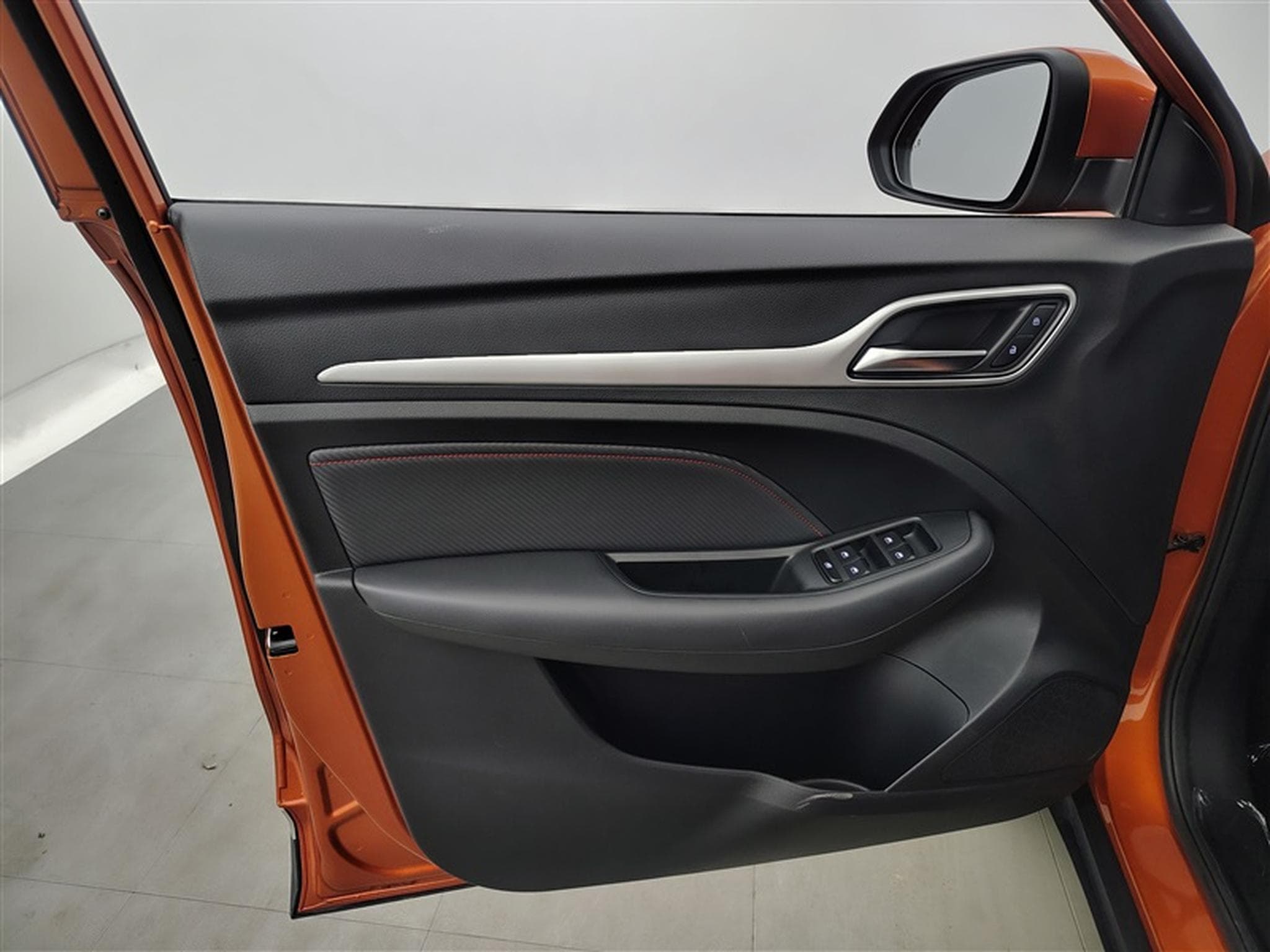 MG ZS 1.0 T-GDi Luxury AT (2024) - Photo 17