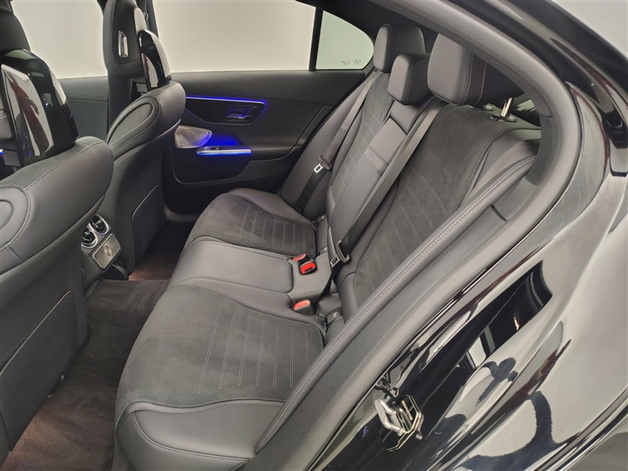 Mercedes C 180 Berline Star Edition Toit Pano / 360° camera / JA 19/... (2025) - Photo 13