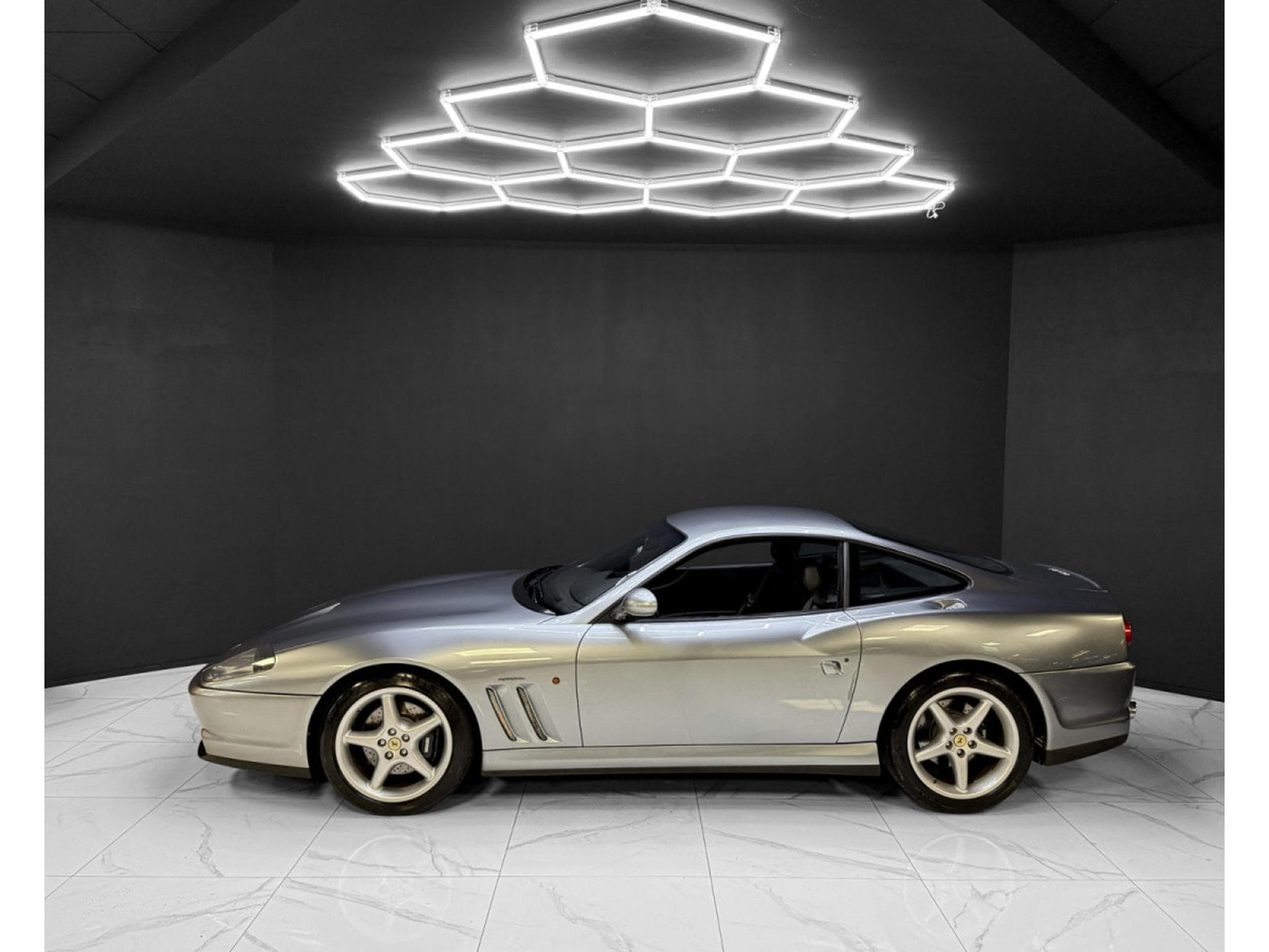 Ferrari 550 MARANELLO / 5.5 V12  / FULL SERVICE (1998) - Photo 2