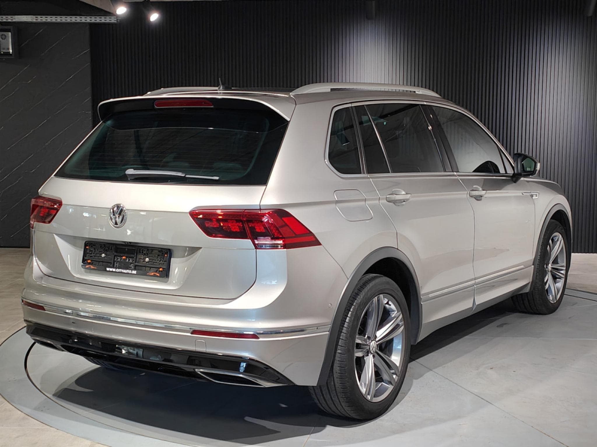 VW Tiguan 1.4 TSI R-LINE DSG CARPLAY GPS TOIT OUVRANT INTERIEUR CUIR (2017) - Photo 3