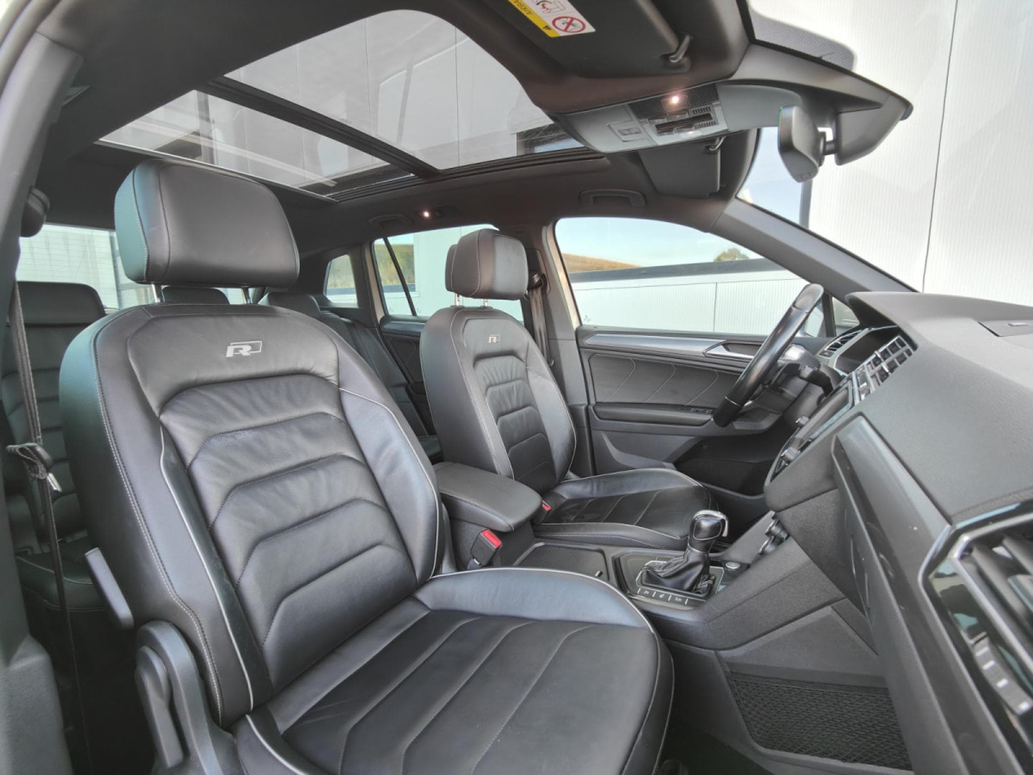 VW Tiguan 1.4 TSI R-LINE DSG CARPLAY GPS TOIT OUVRANT INTERIEUR CUIR (2017) - Photo 7