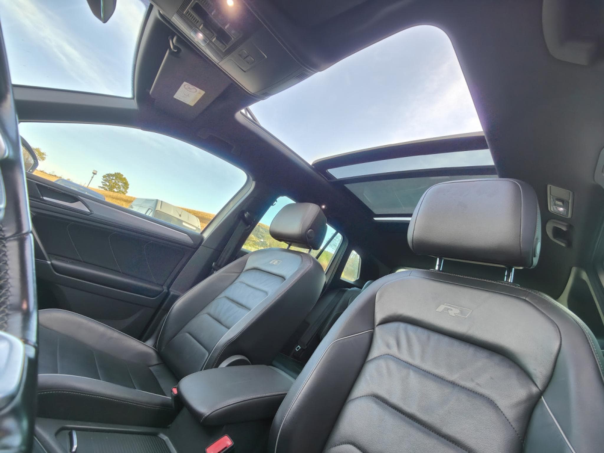 VW Tiguan 1.4 TSI R-LINE DSG CARPLAY GPS TOIT OUVRANT INTERIEUR CUIR (2017) - Photo 13