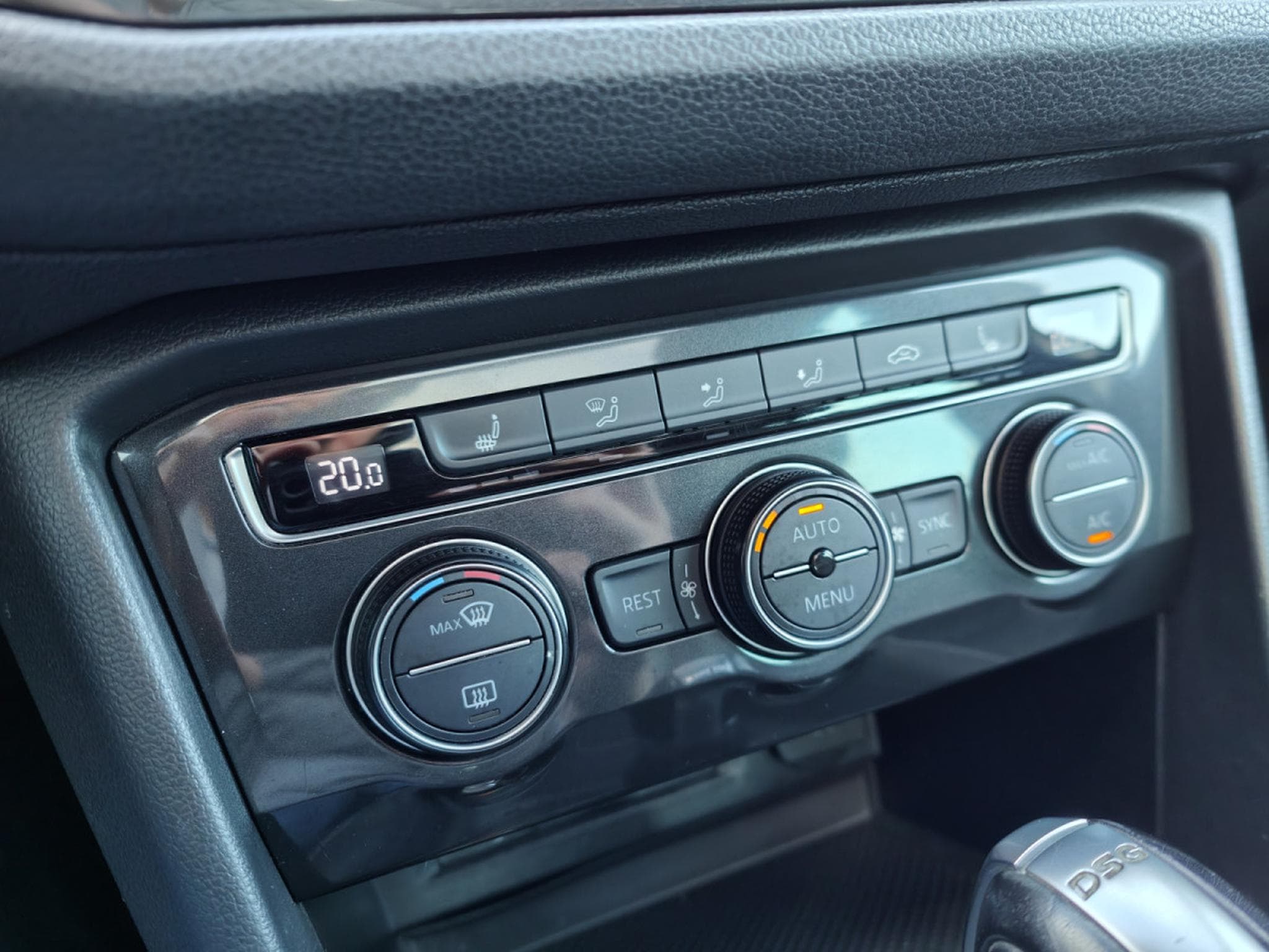 VW Tiguan 1.4 TSI R-LINE DSG CARPLAY GPS TOIT OUVRANT INTERIEUR CUIR (2017) - Photo 17