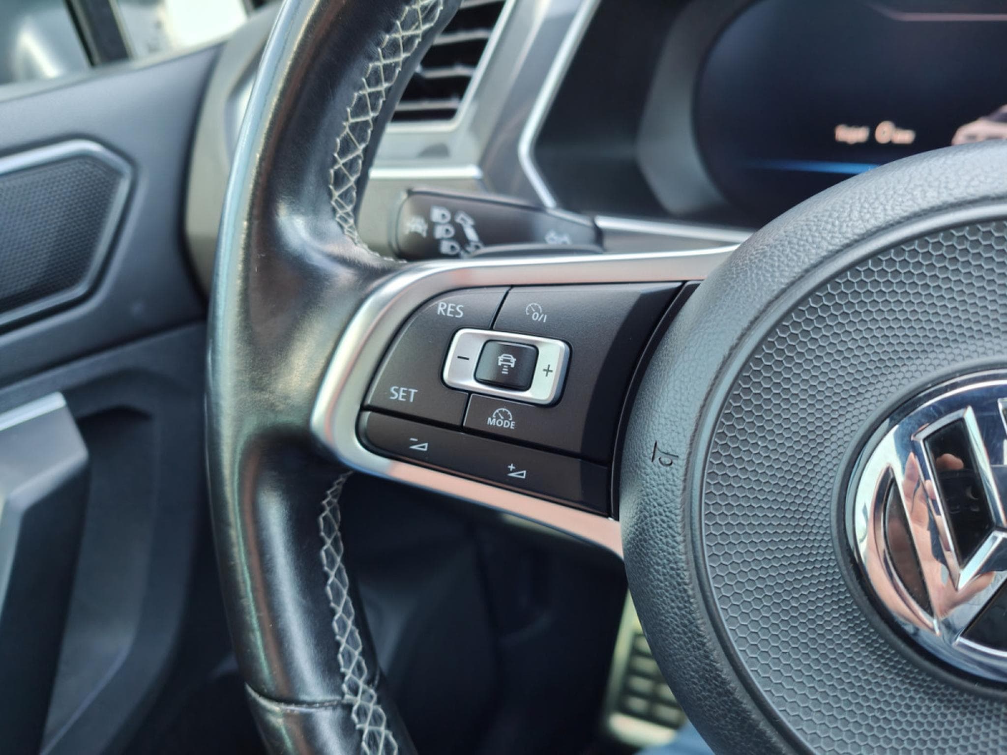VW Tiguan 1.4 TSI R-LINE DSG CARPLAY GPS TOIT OUVRANT INTERIEUR CUIR (2017) - Photo 22