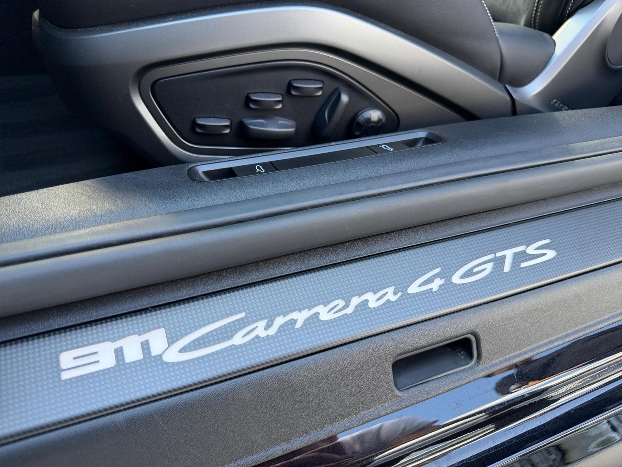 Porsche 911 992 CARRERA 4 GTS (2024) - Photo 11