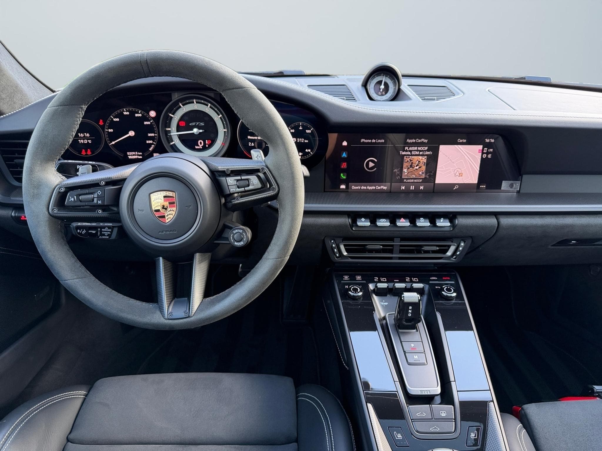 Porsche 911 992 CARRERA 4 GTS (2024) - Photo 8