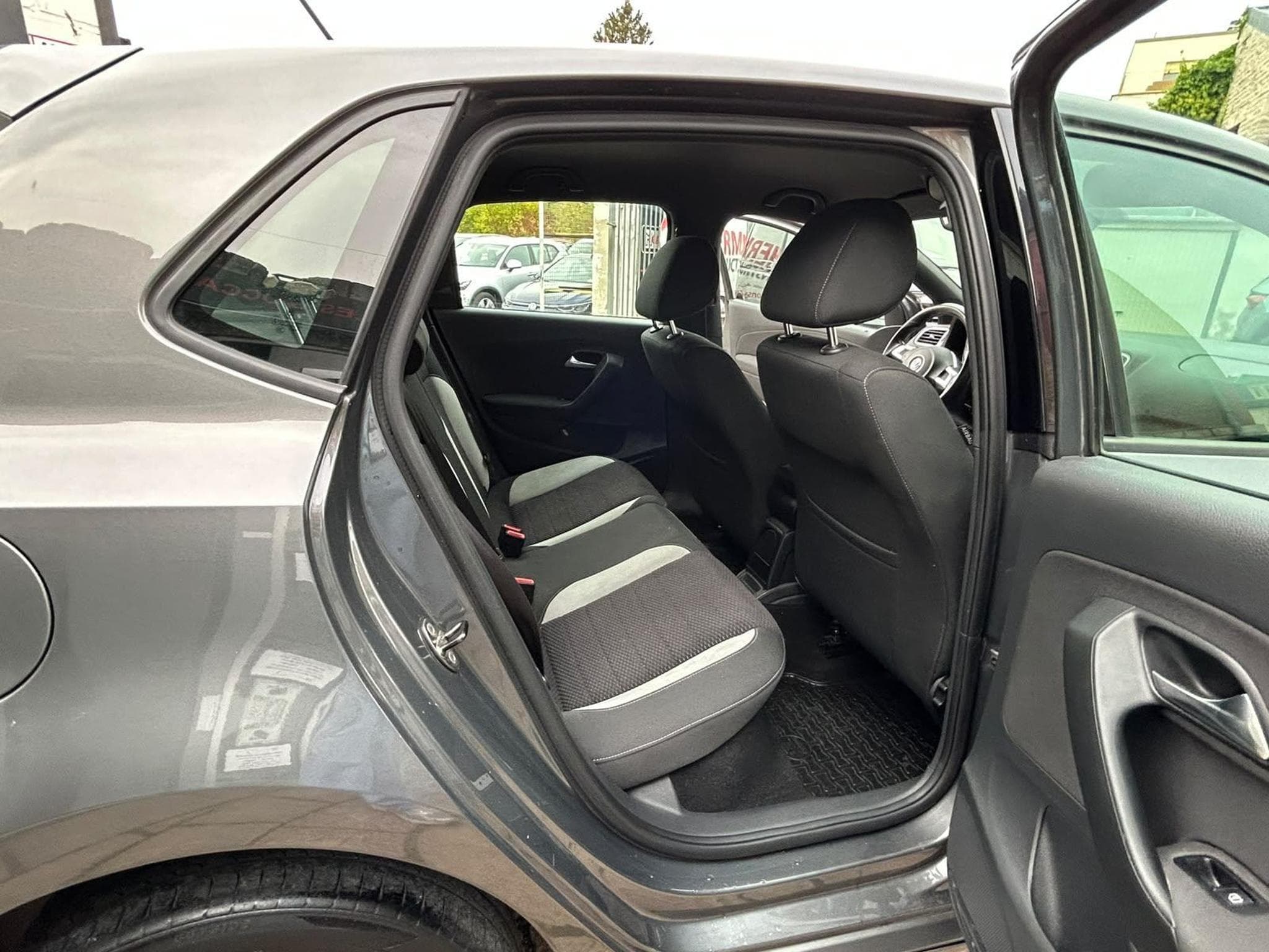VW Polo 1.6 TDI DSG R LINE 5 PORTES (2013) - Foto 14