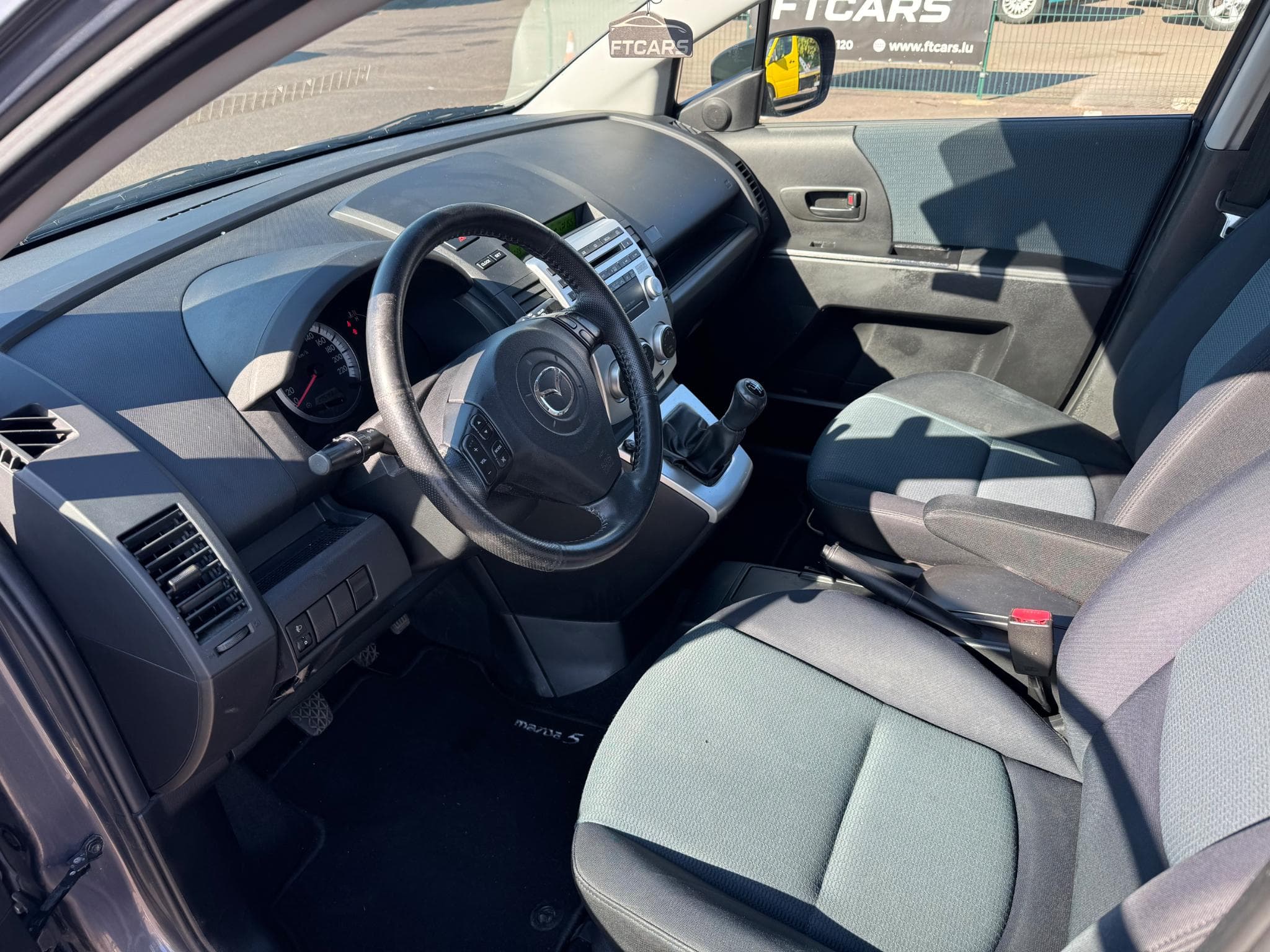 Mazda 5 2.0 diesel 7 places (2007) - Photo 6