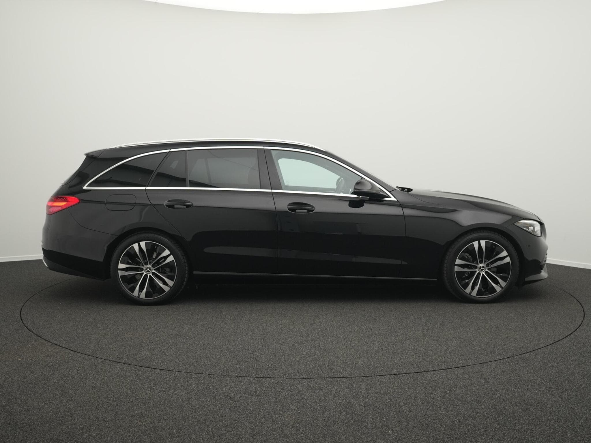 Mercedes C 200 d T Avantgarde LED+Pano+MBUX (2025) - Photo 5
