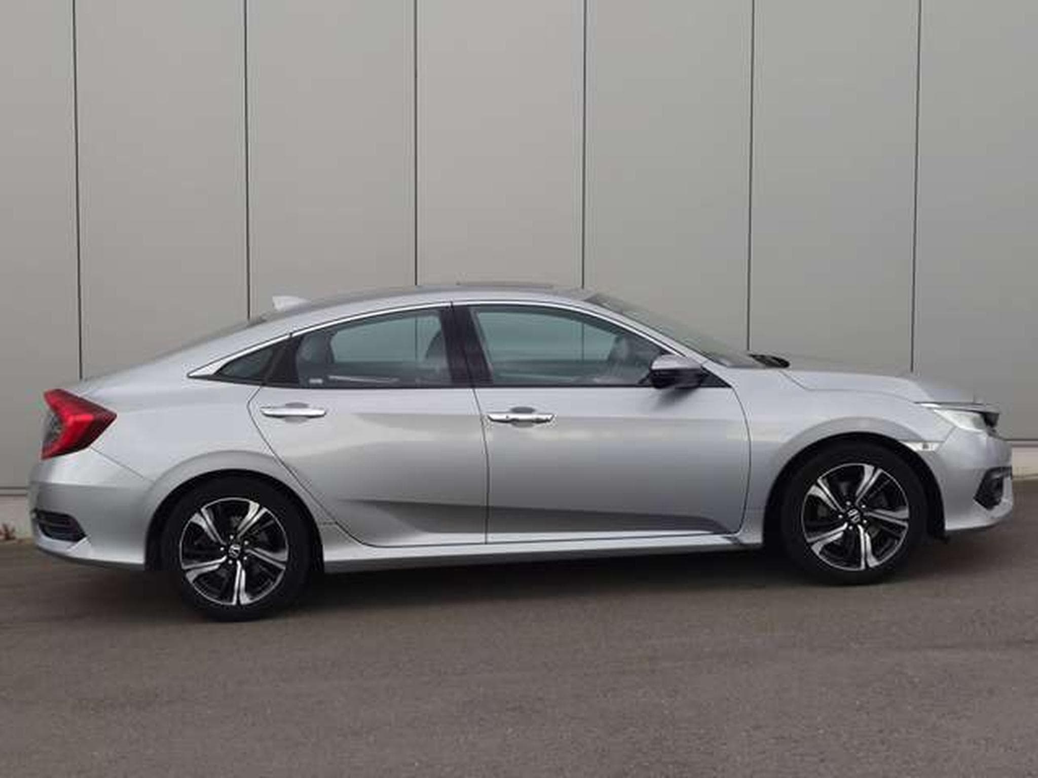 Honda Civic Civic 1.5 i-VTEC 182 Executive AUTOMATIQUE (2018) - Photo 2