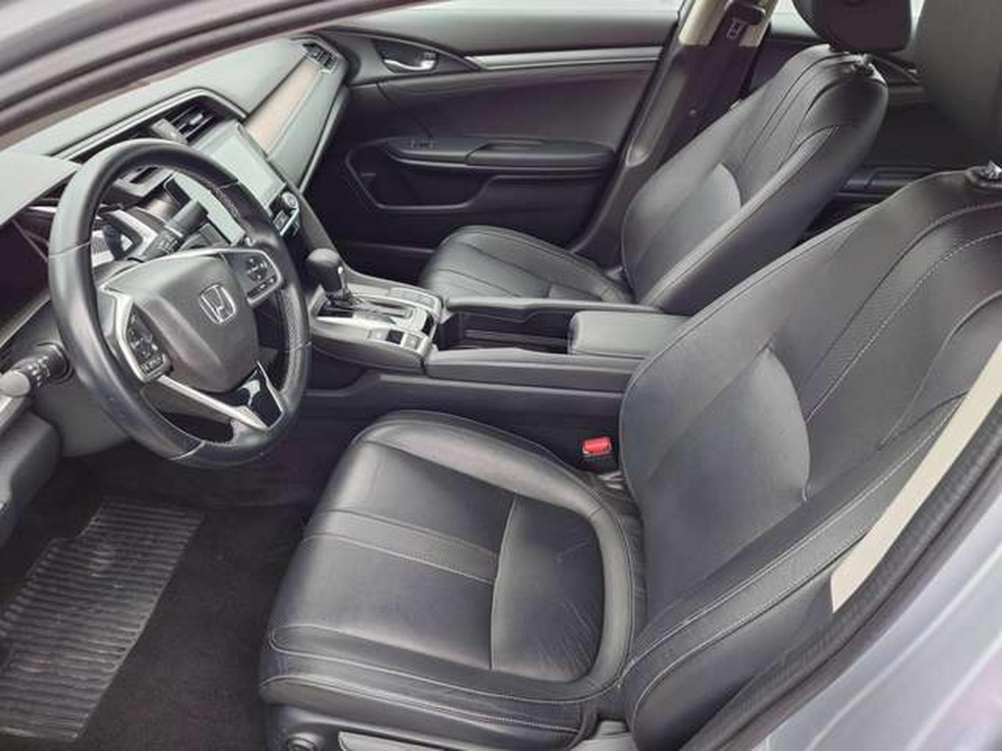 Honda Civic Civic 1.5 i-VTEC 182 Executive AUTOMATIQUE (2018) - Photo 8