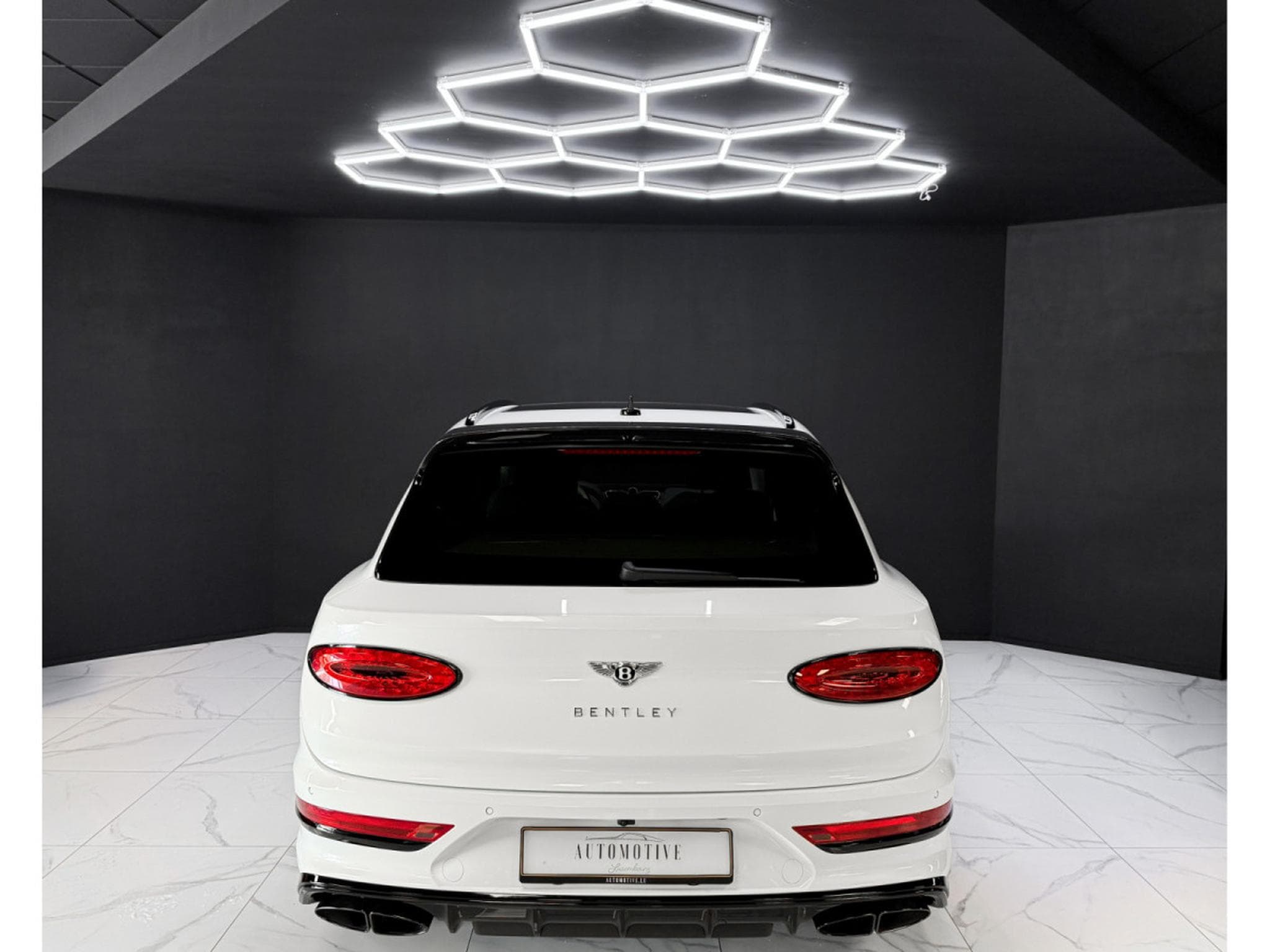 Bentley Bentayga 4.0 V8 S CARBON (2023) - Photo 4