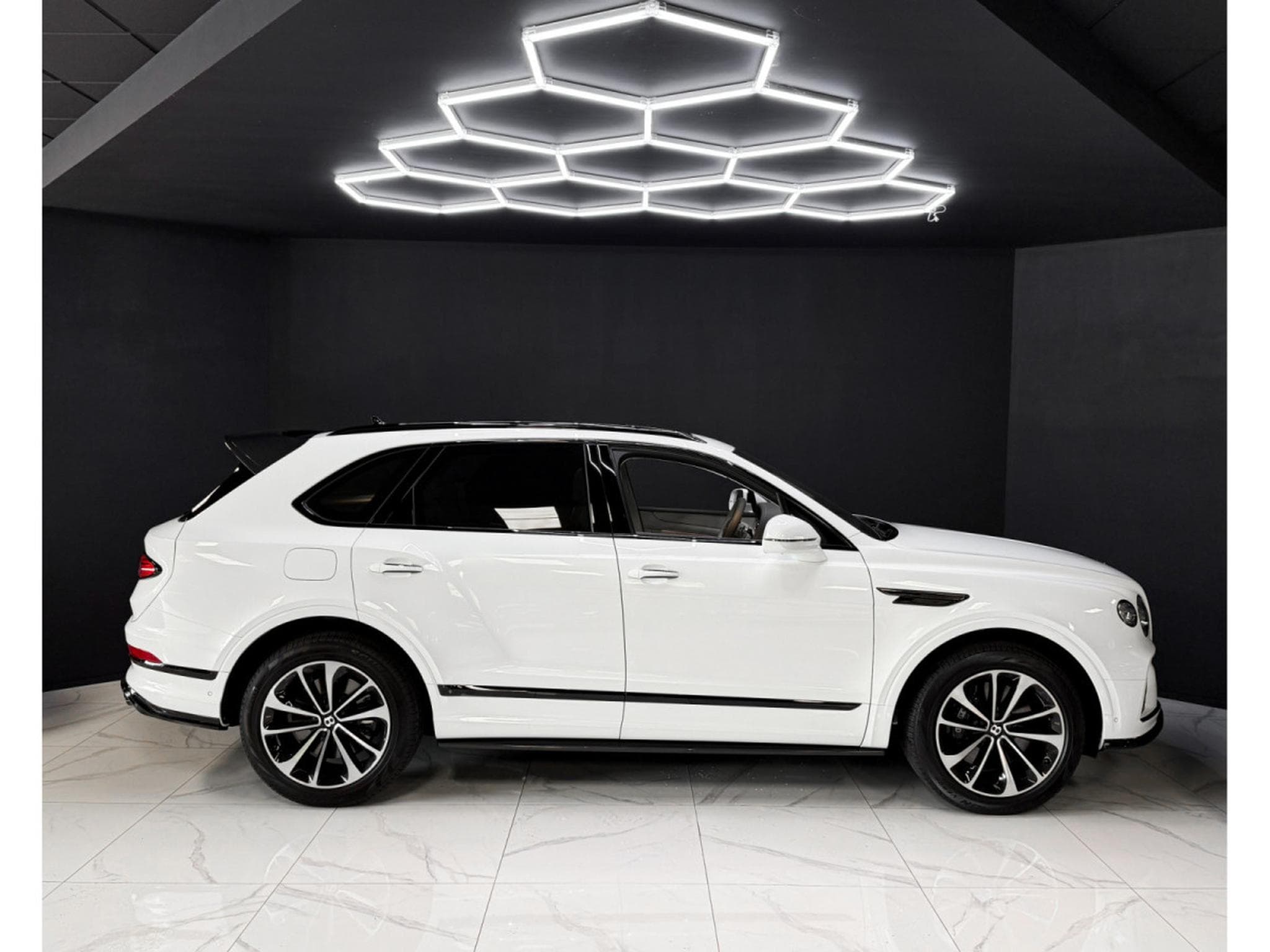 Bentley Bentayga 4.0 V8 S CARBON (2023) - Photo 6
