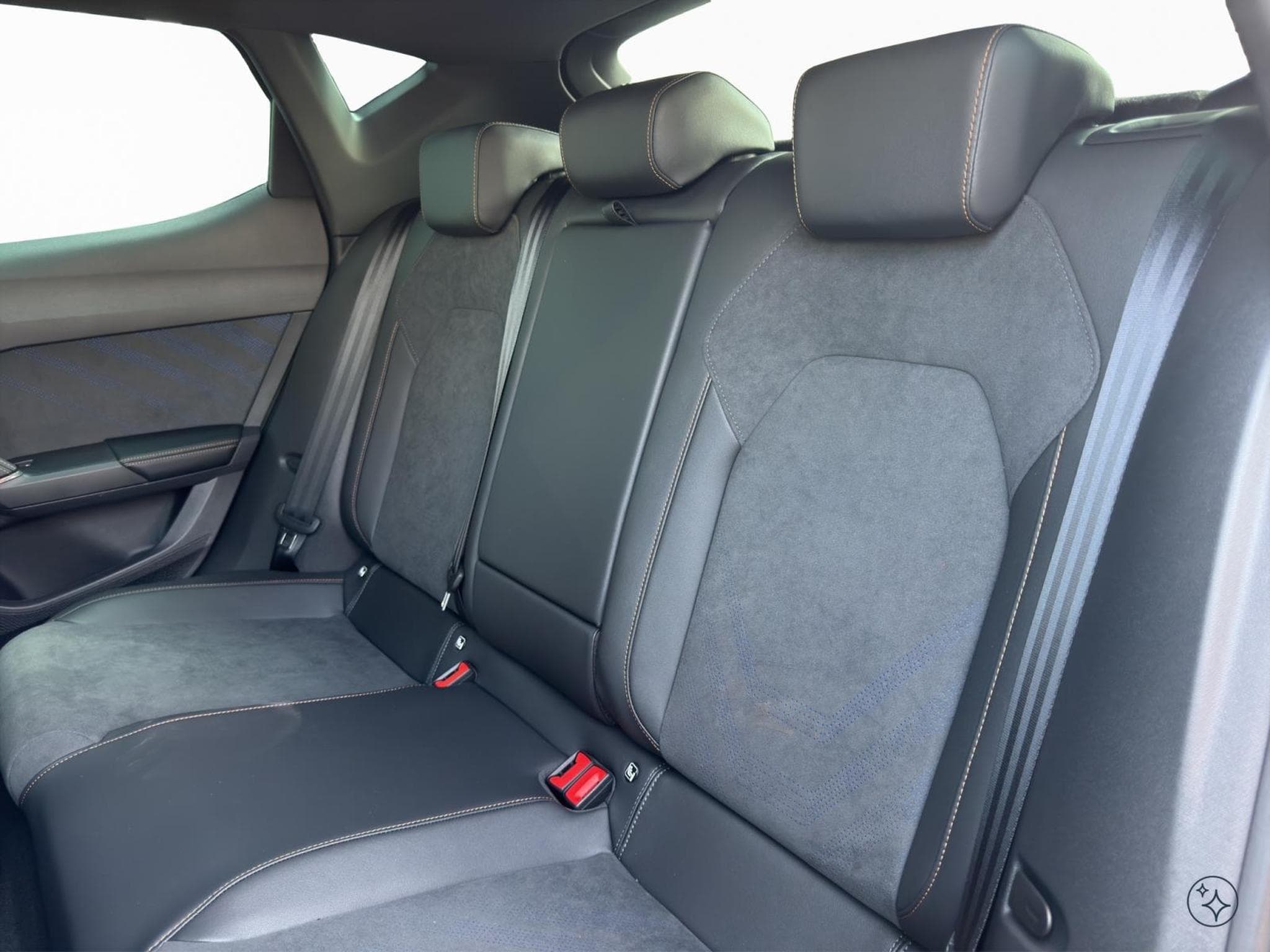 Cupra Leon 1.5 eTSI DSG (2026) - Photo 11