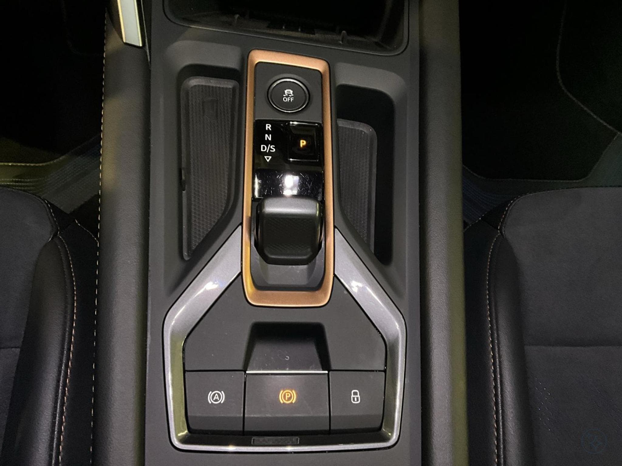 Cupra Formentor VZ+4Drive+Dynamic-Design+Sennheiser+Pure-Performance (2025) - Foto 12
