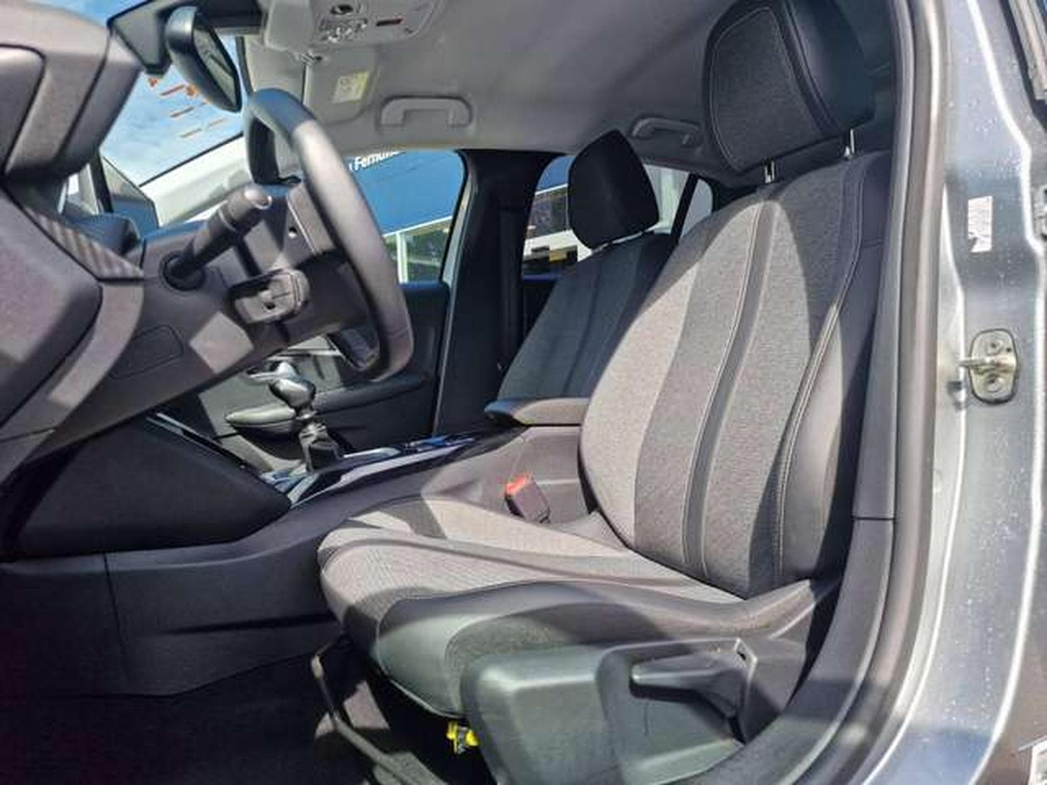 Peugeot 208 Allure (2024) - Foto 4