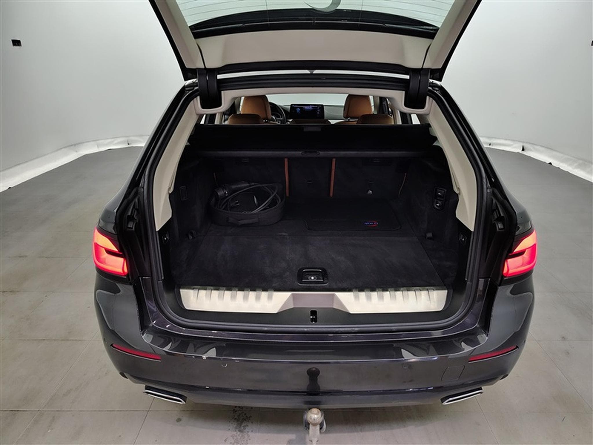 BMW 520 Touring 520eA PHEV NAVI / CUIR / FULL LED (2022) - Foto 14