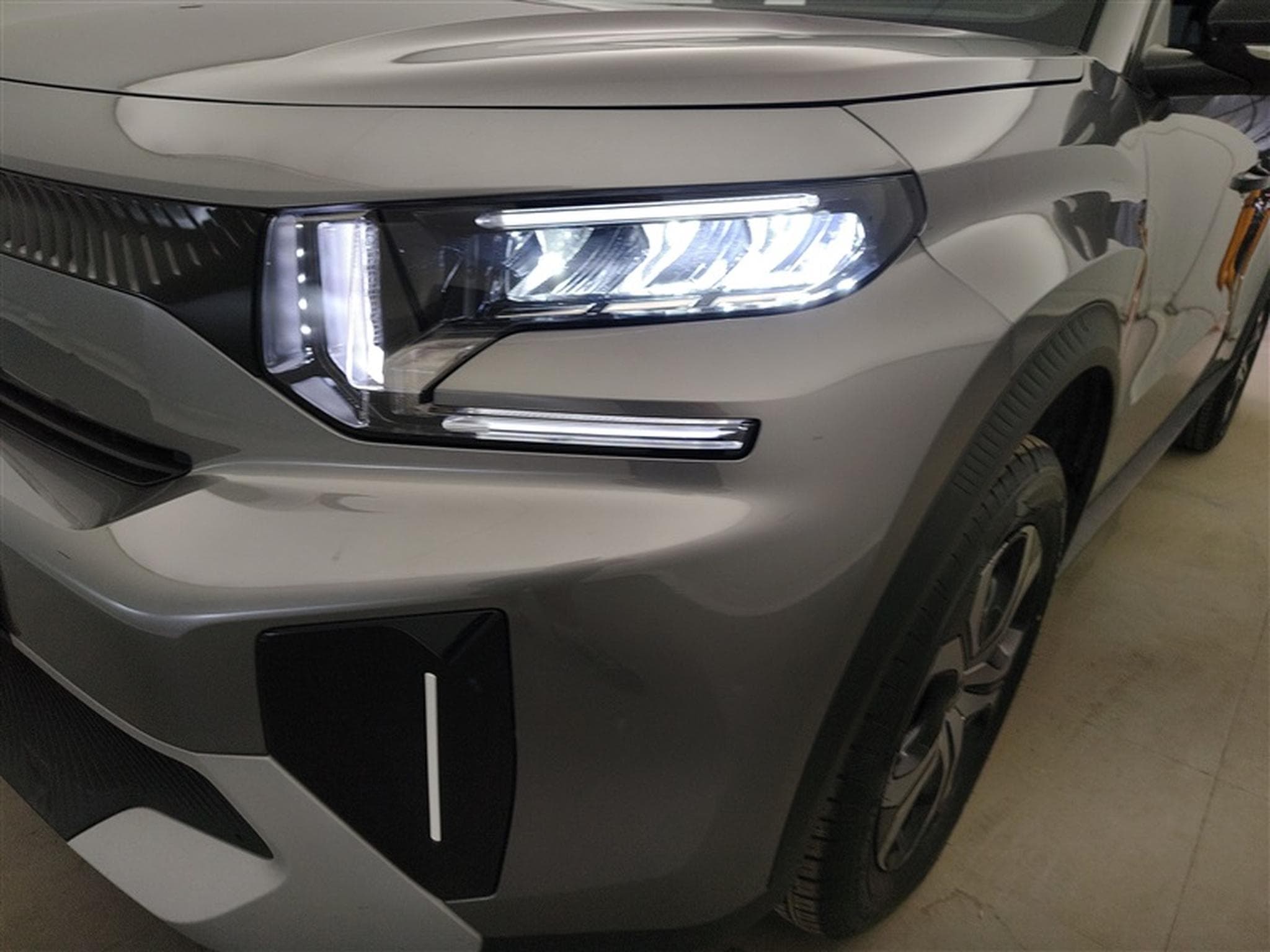 Citroen C3 Aircross 1.2 Hybrid 145Cv e-DCS6 Plus CARPLAY / CAMERA / FULL LED (2025) - Photo 15
