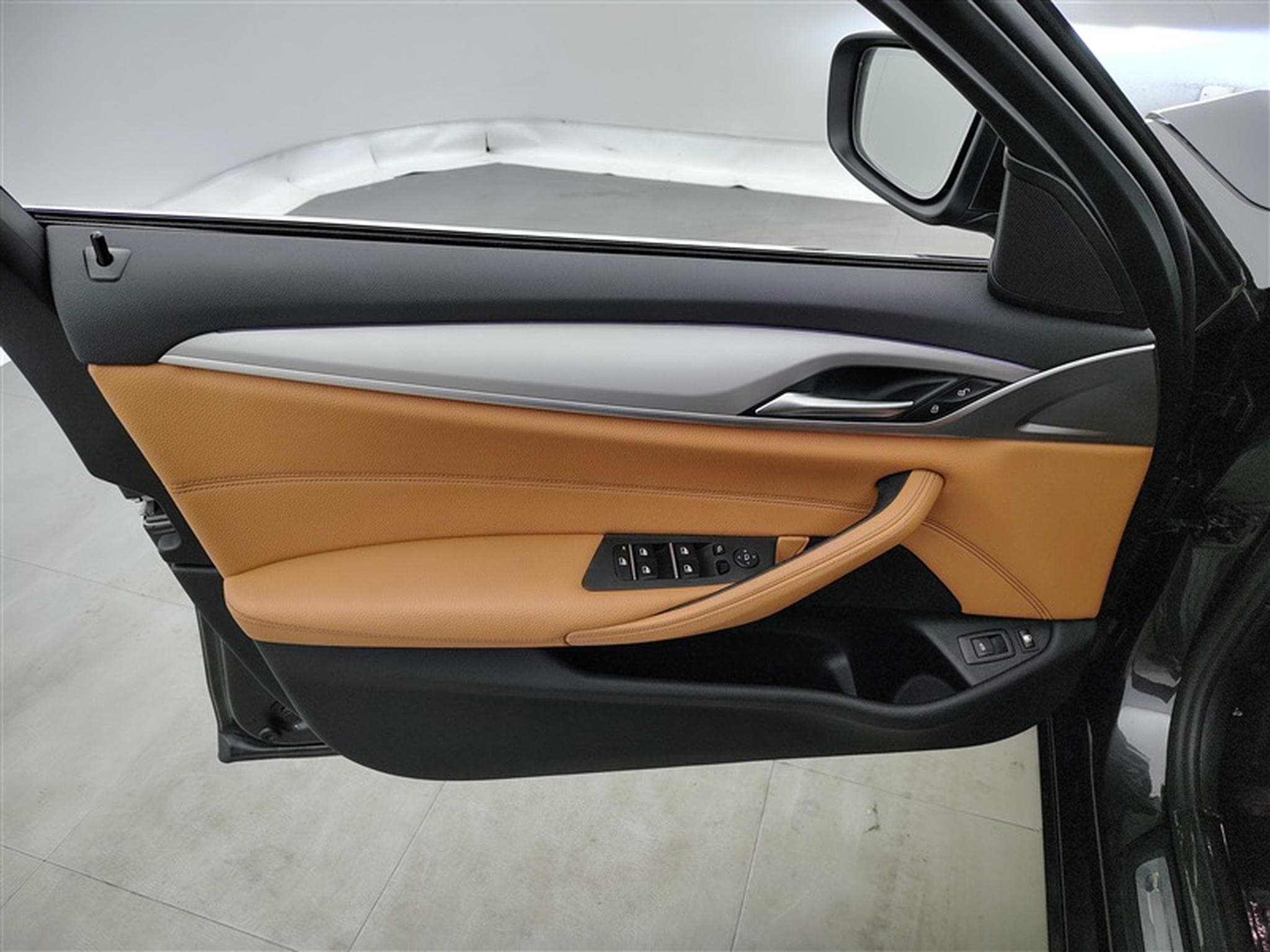 BMW 520 Touring 520eA PHEV NAVI / CUIR / FULL LED (2022) - Foto 17