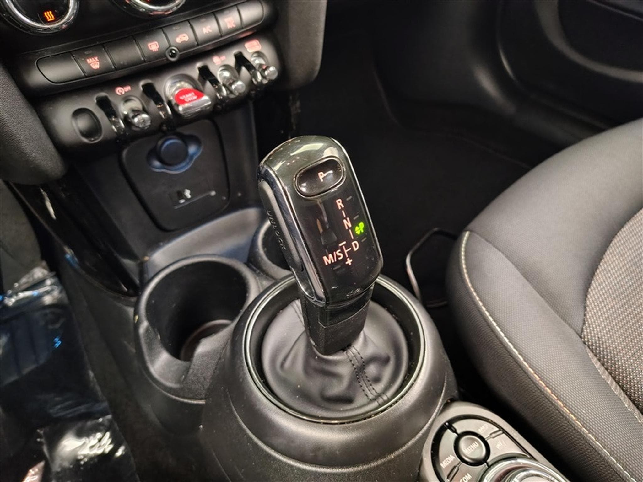 MINI Cooper 1.5A Camden DCT  Navi / Led / PDC (2023) - Photo 12