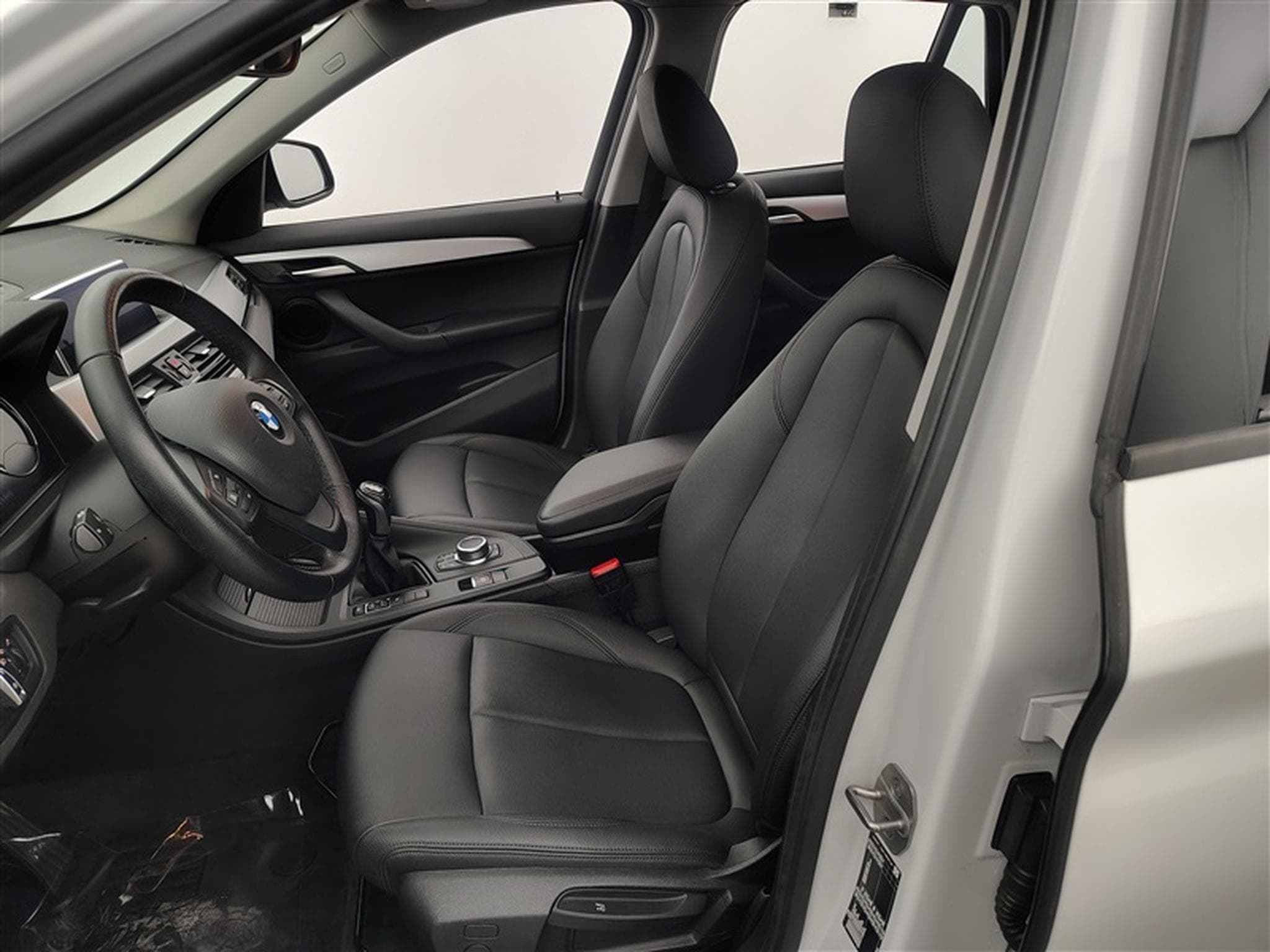 BMW X1 1.5i sDrive18 Business CUIR/NAVI/JA17/PDC AV AR/CAMERA (2022) - Photo 7