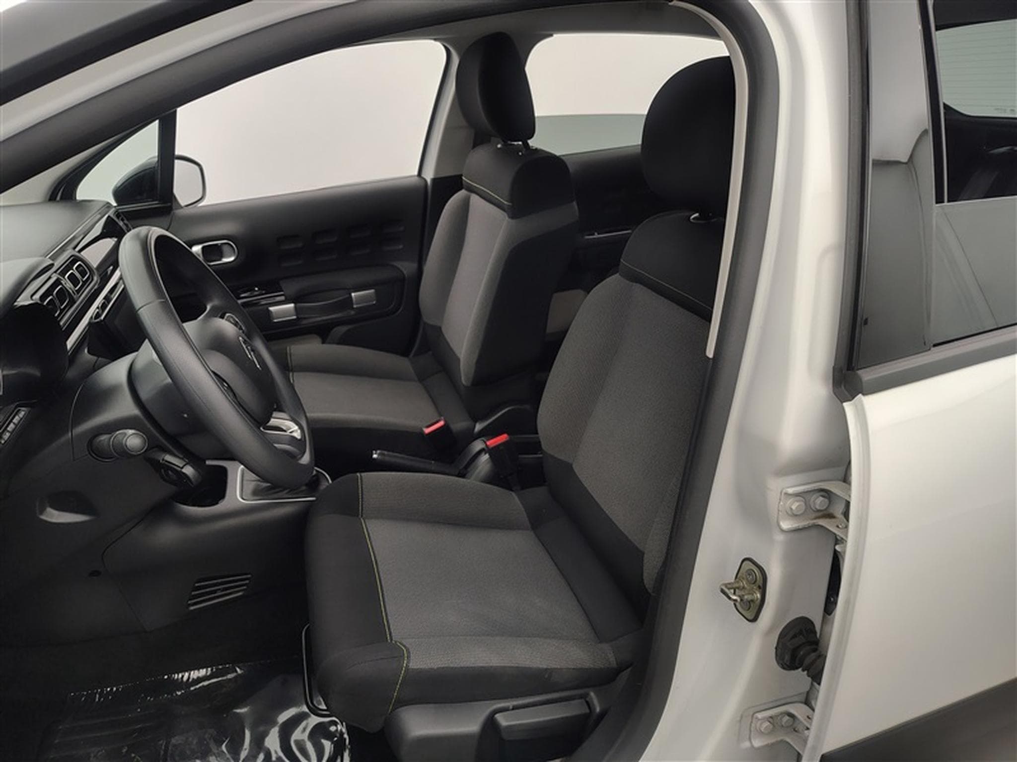 Citroen C3 1.2i PureTech Shine CARPLAY / FULL LED / JA 16" (2023) - Photo 7