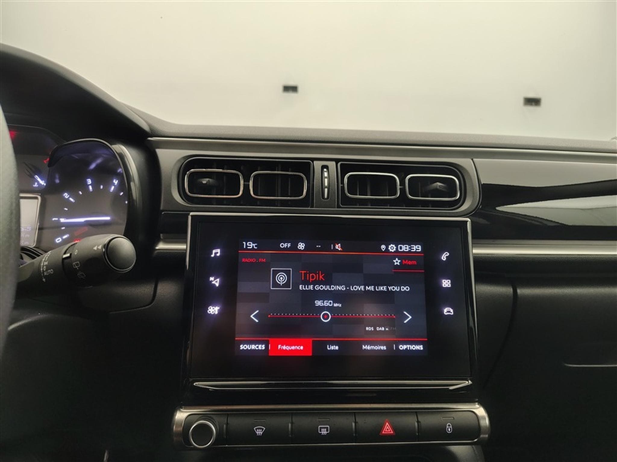 Citroen C3 1.2i PureTech Shine CARPLAY / FULL LED / JA 16" (2023) - Photo 11