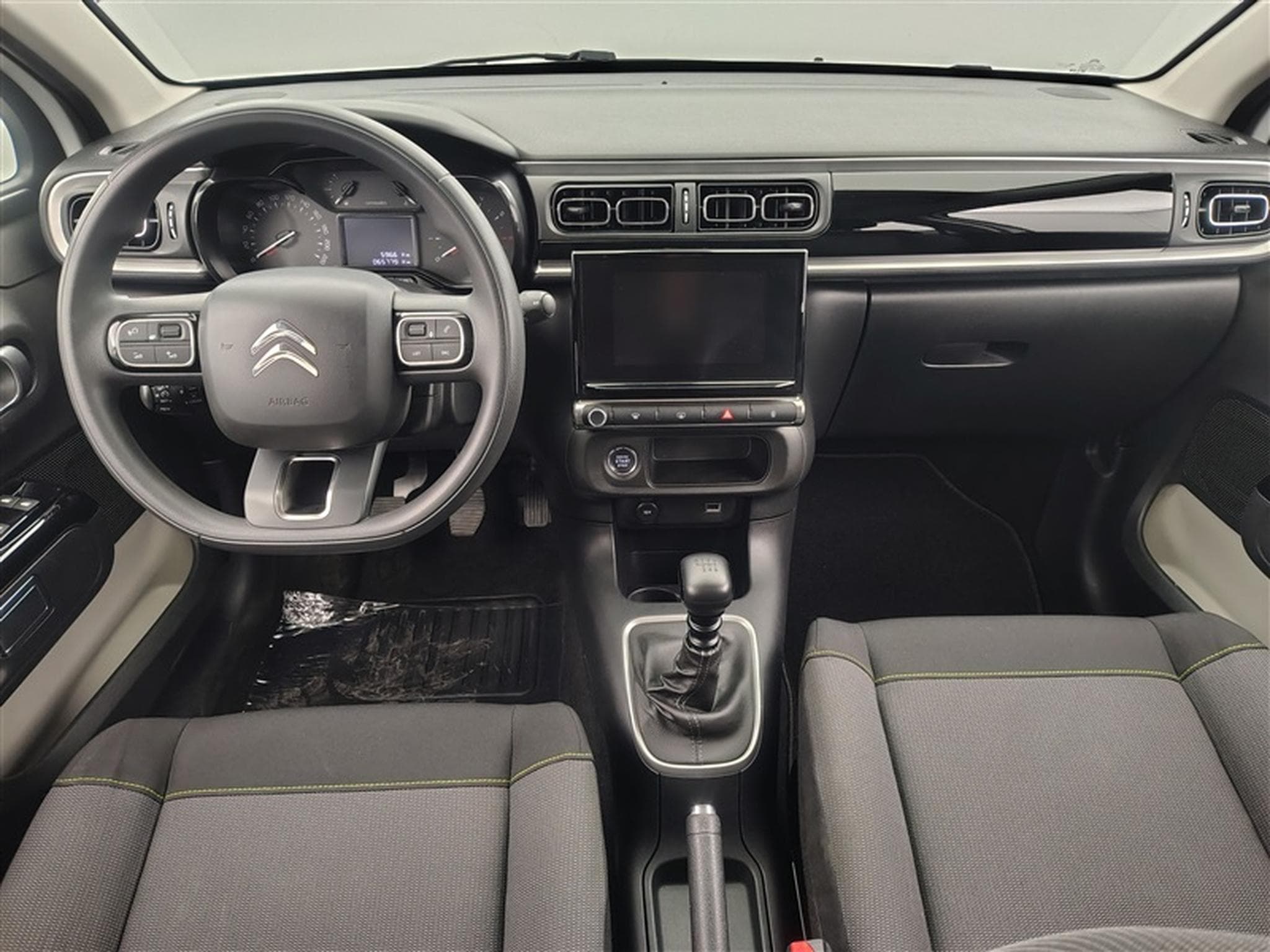Citroen C3 1.2i PureTech Shine CARPLAY / FULL LED / JA 16" (2023) - Photo 8