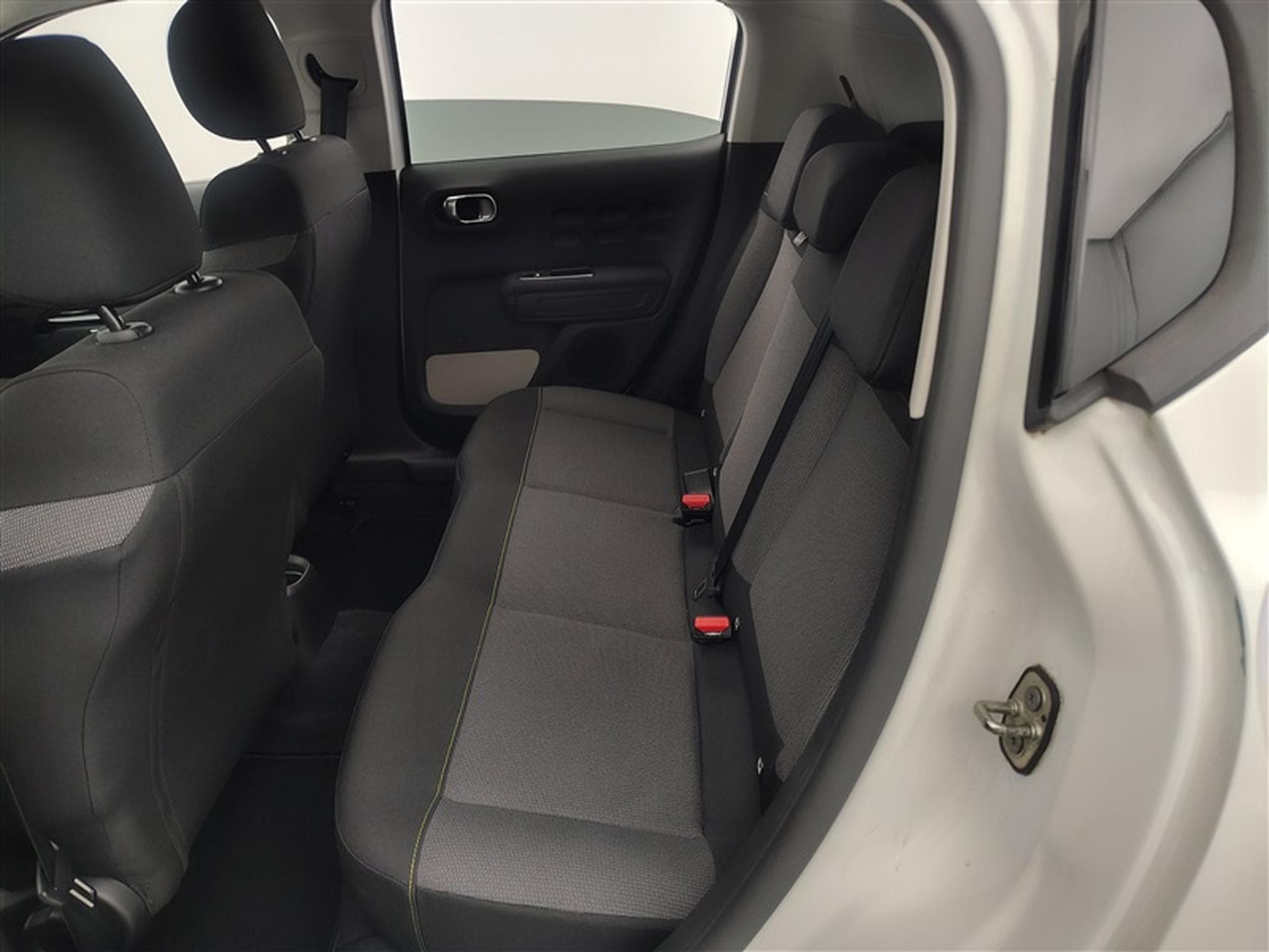 Citroen C3 1.2i PureTech Shine CARPLAY / FULL LED / JA 16" (2023) - Photo 13