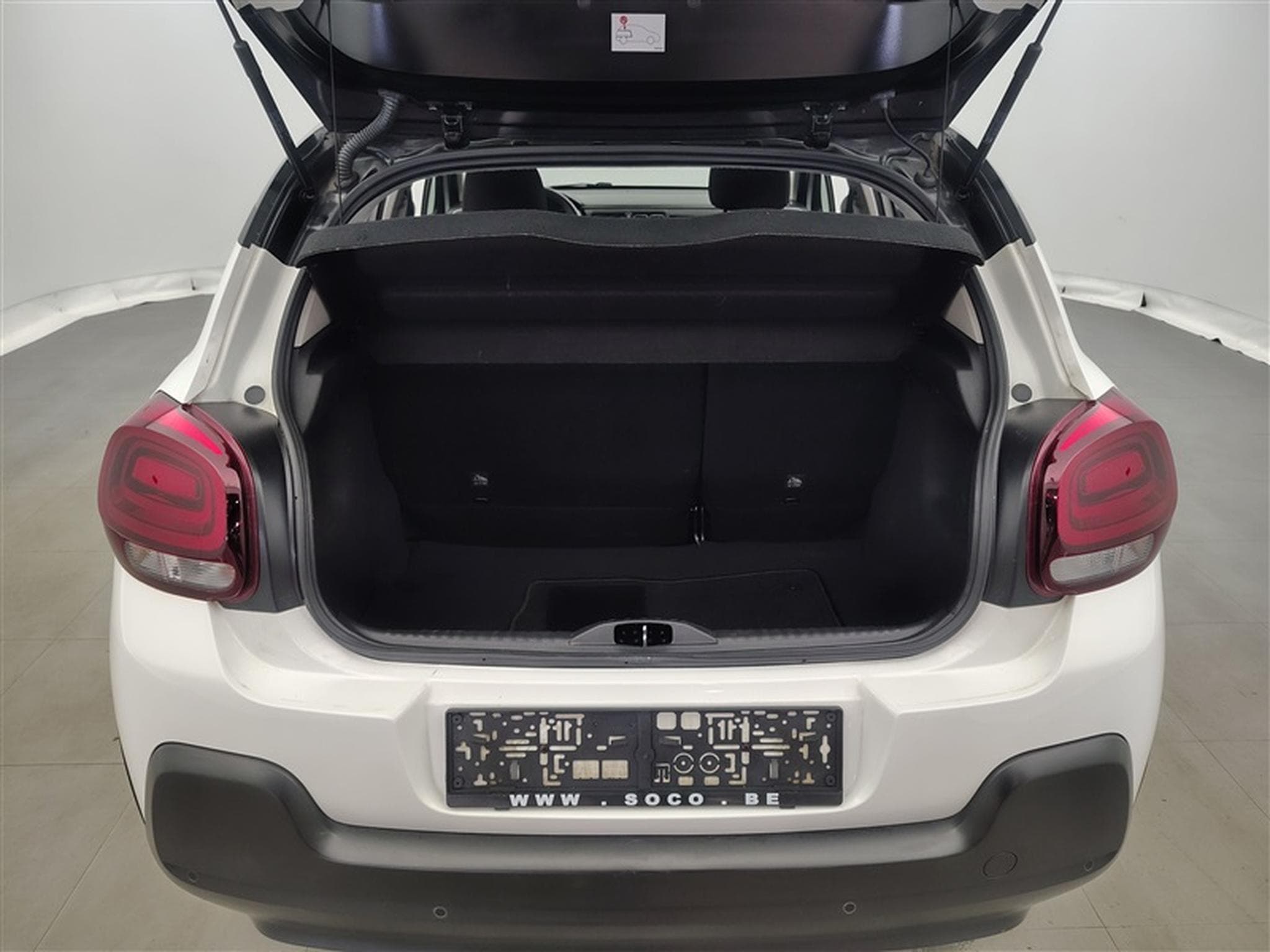 Citroen C3 1.2i PureTech Shine CARPLAY / FULL LED / JA 16" (2023) - Photo 14
