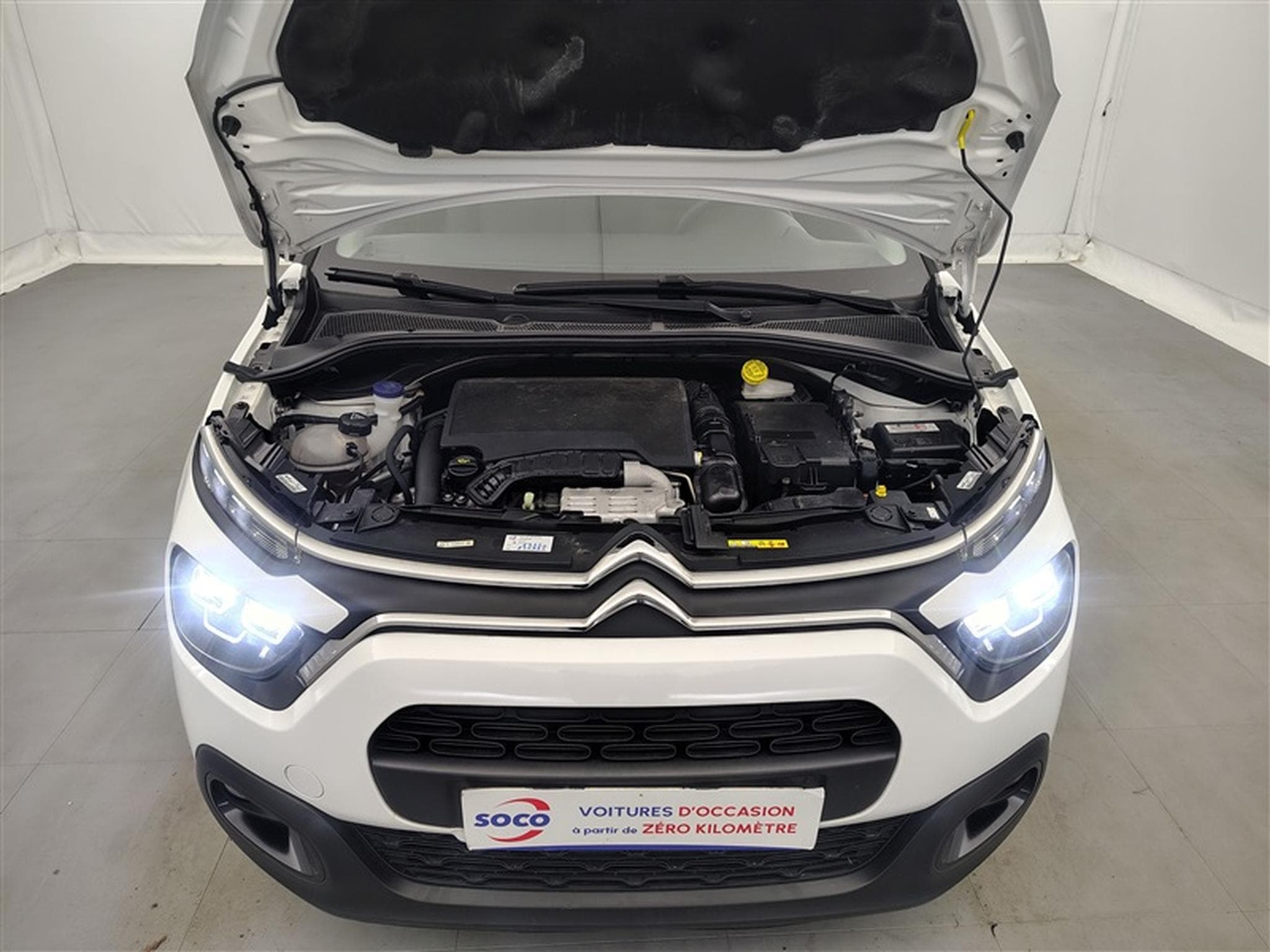 Citroen C3 1.2i PureTech Shine CARPLAY / FULL LED / JA 16" (2023) - Photo 18