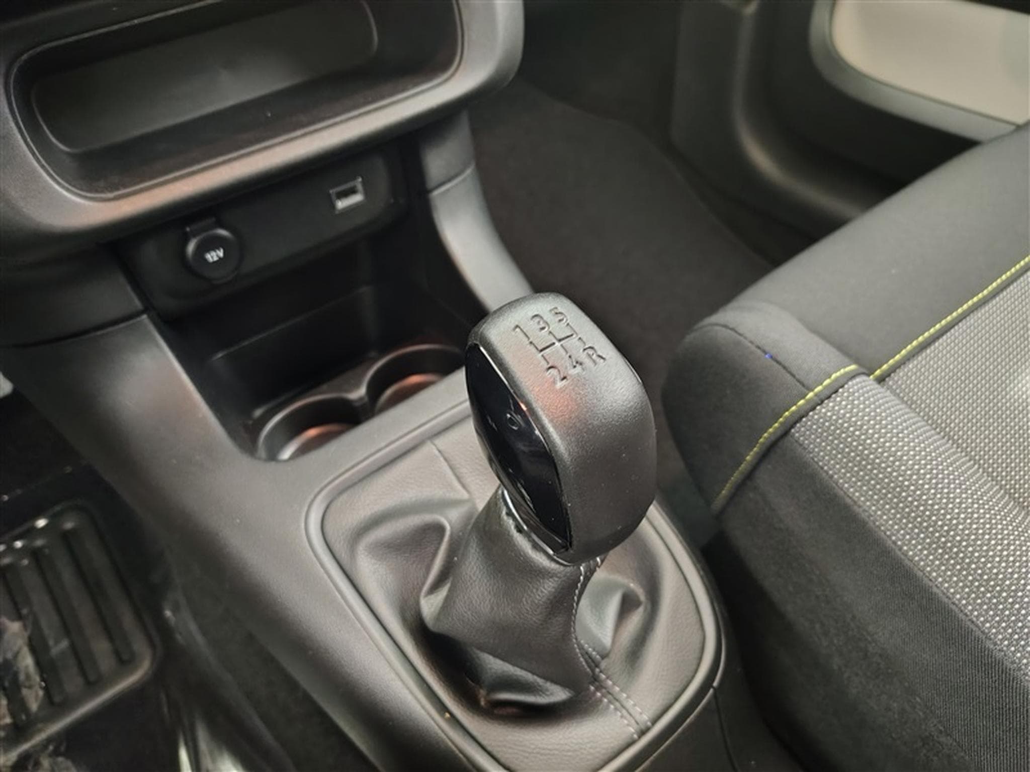 Citroen C3 1.2i PureTech Feel S&S    Navi / PDC (2022) - Photo 12