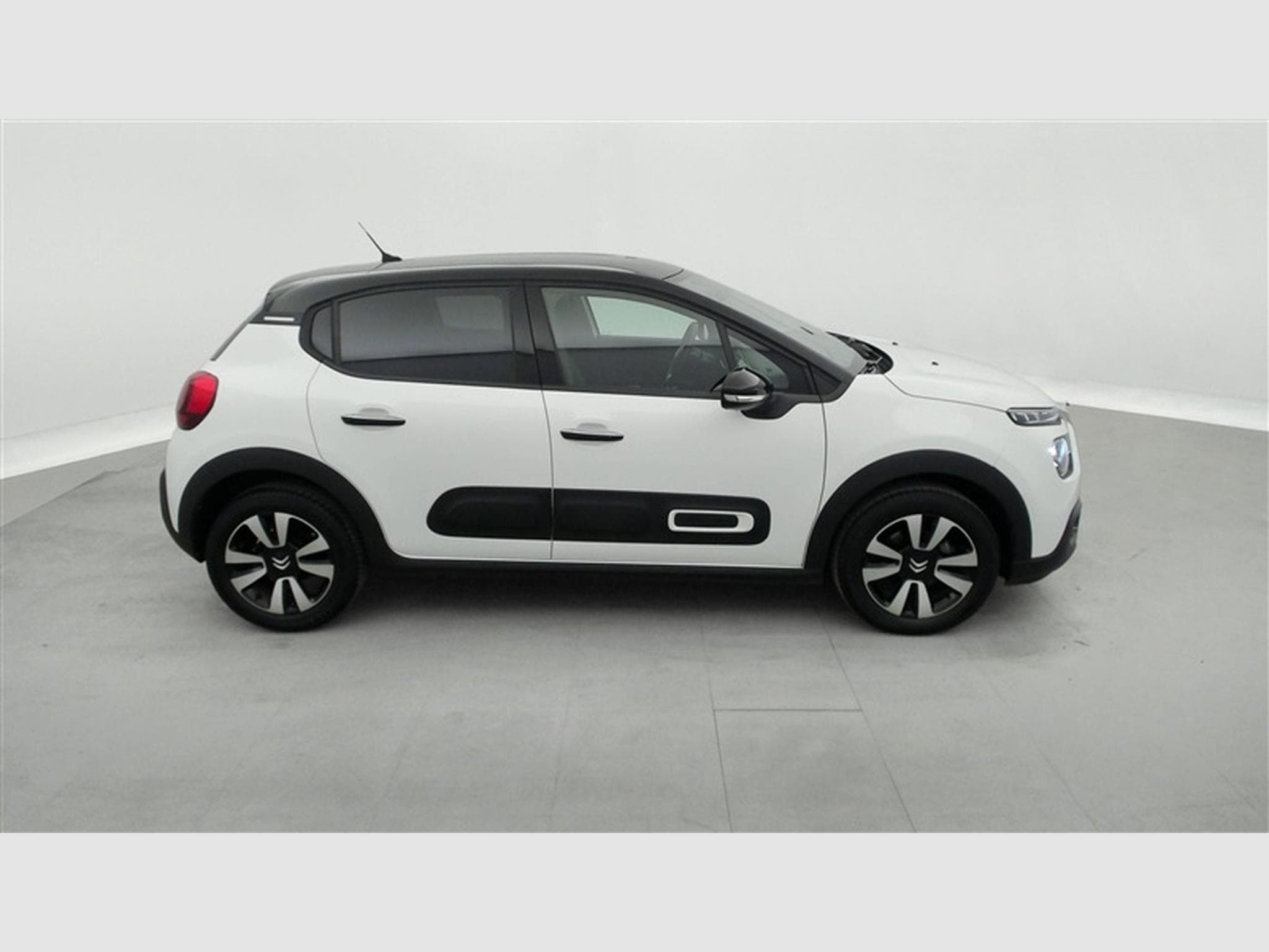 Citroen C3 1.2i PureTech Shine CARPLAY / FULL LED / JA 16" (2023) - Photo 23