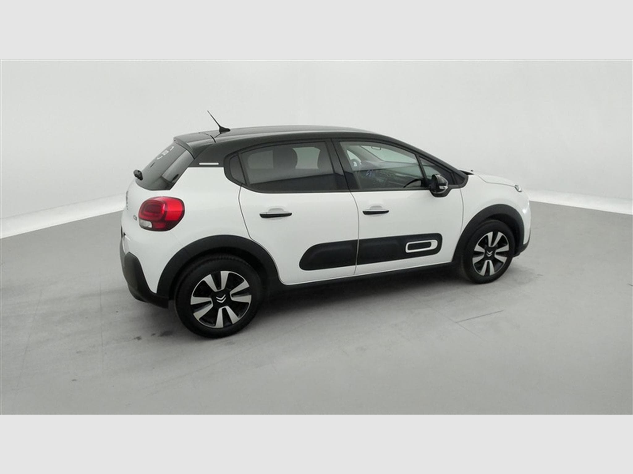Citroen C3 1.2i PureTech Shine CARPLAY / FULL LED / JA 16" (2023) - Photo 24