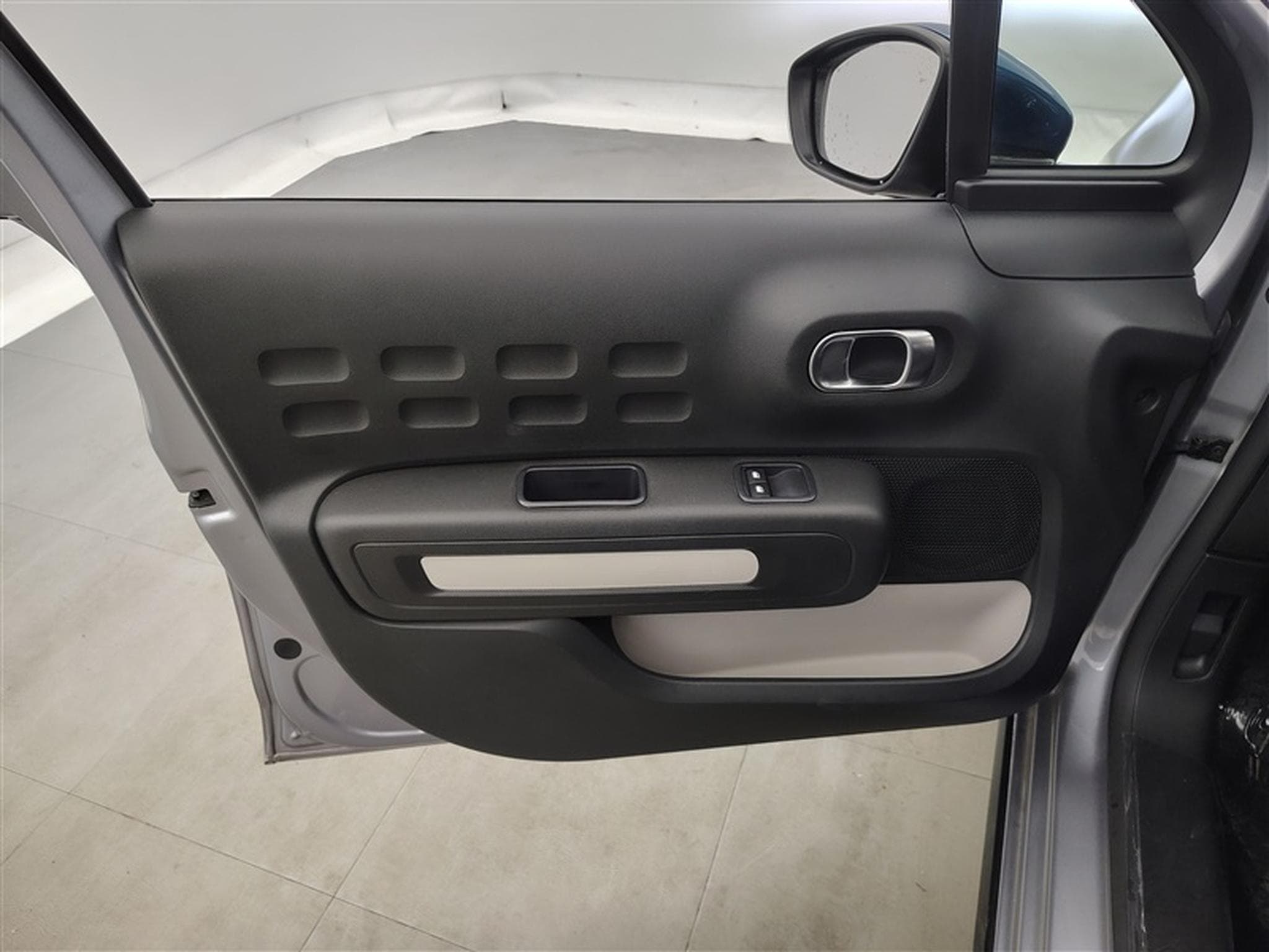 Citroen C3 1.2i PureTech Feel S&S    Navi / PDC (2022) - Photo 17