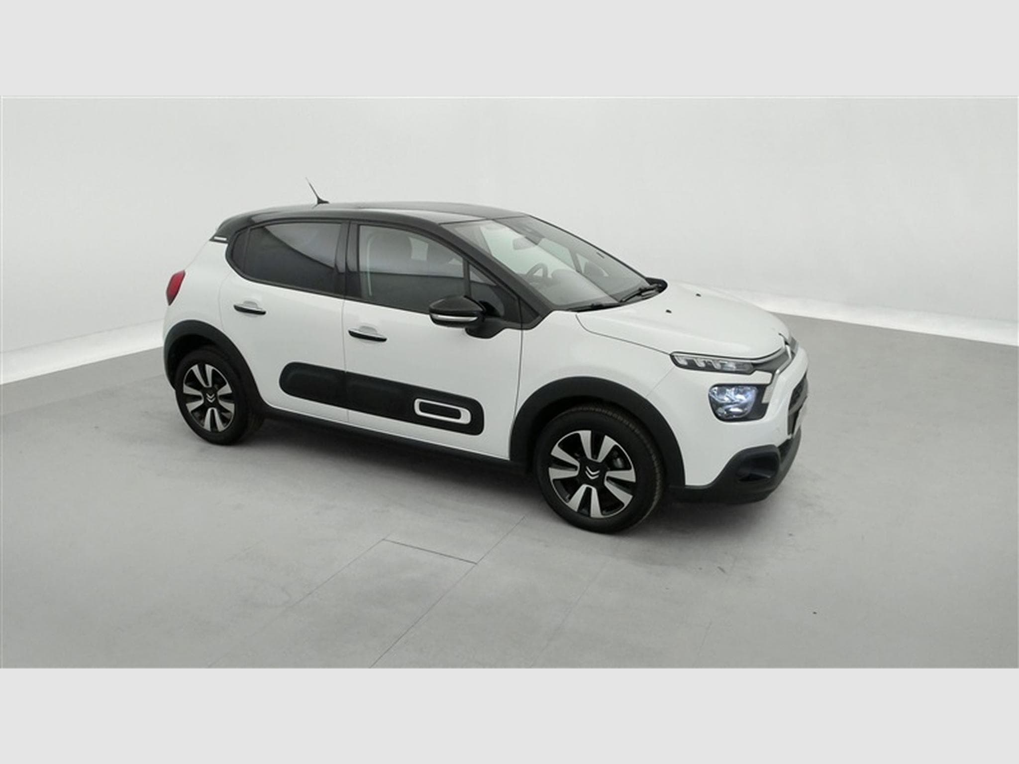 Citroen C3 1.2i PureTech Shine CARPLAY / FULL LED / JA 16" (2023) - Photo 22